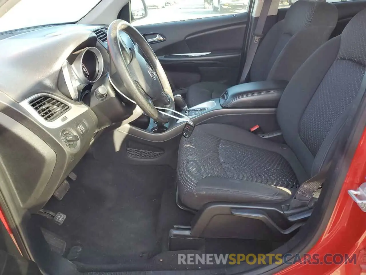 7 Photograph of a damaged car 3C4PDCAB6KT797705 DODGE JOURNEY 2019