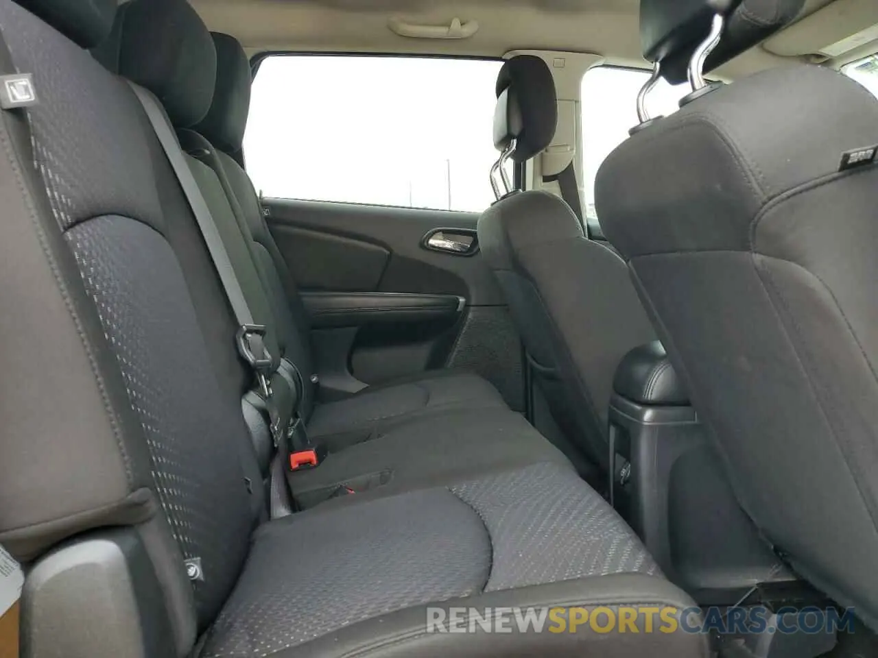 11 Photograph of a damaged car 3C4PDCABXKT810259 DODGE JOURNEY 2019