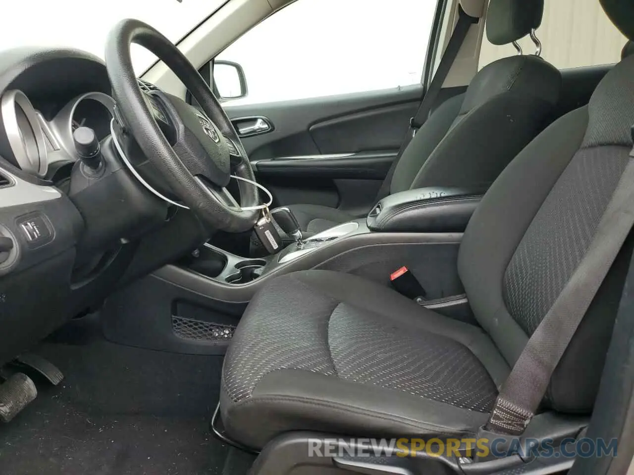 7 Photograph of a damaged car 3C4PDCABXKT810259 DODGE JOURNEY 2019