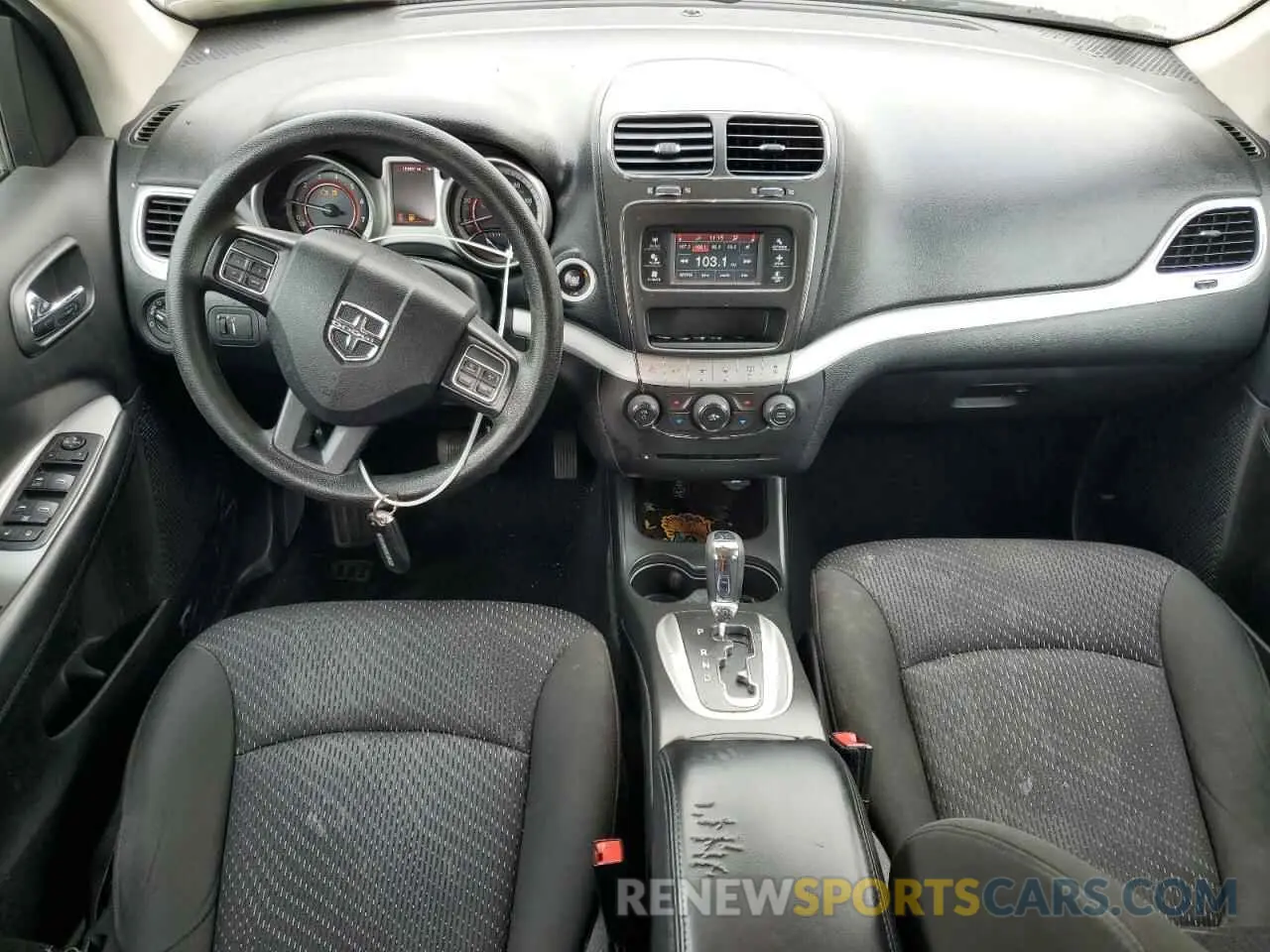 8 Photograph of a damaged car 3C4PDCABXKT810259 DODGE JOURNEY 2019