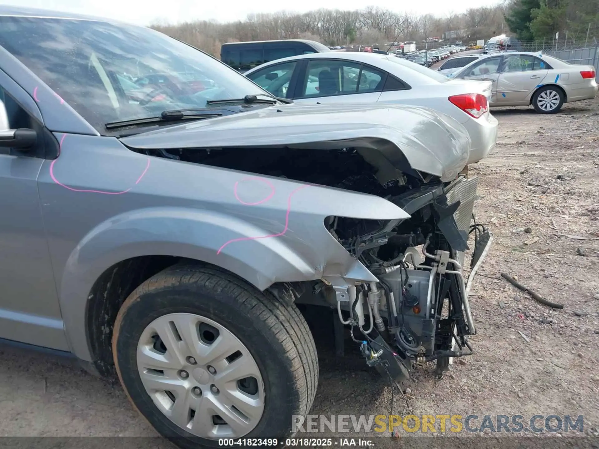 18 Photograph of a damaged car 3C4PDCBB0KT719211 DODGE JOURNEY 2019