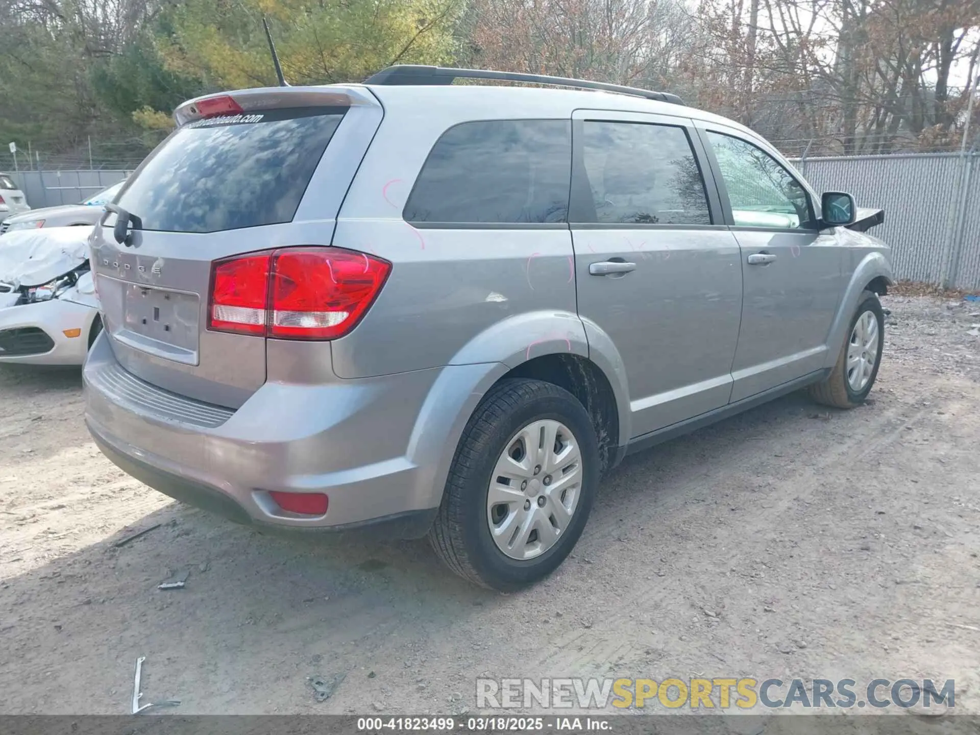 4 Photograph of a damaged car 3C4PDCBB0KT719211 DODGE JOURNEY 2019