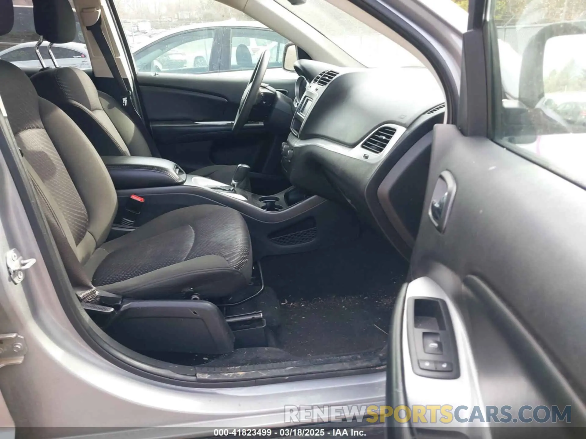5 Photograph of a damaged car 3C4PDCBB0KT719211 DODGE JOURNEY 2019