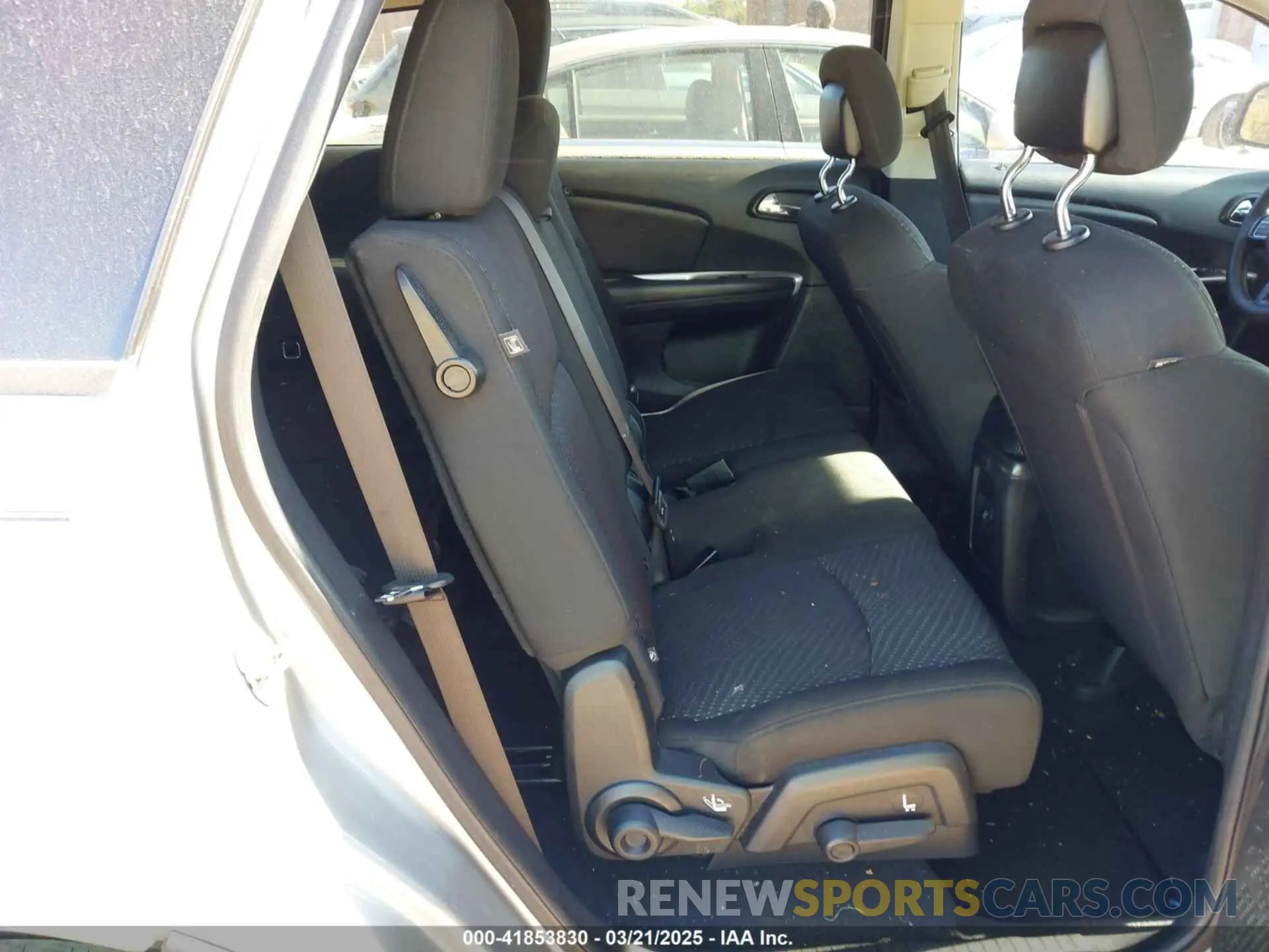 8 Photograph of a damaged car 3C4PDCBB0KT798122 DODGE JOURNEY 2019