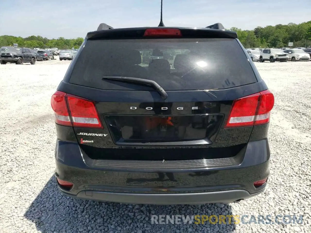 6 Photograph of a damaged car 3C4PDCBB0KT810592 DODGE JOURNEY 2019