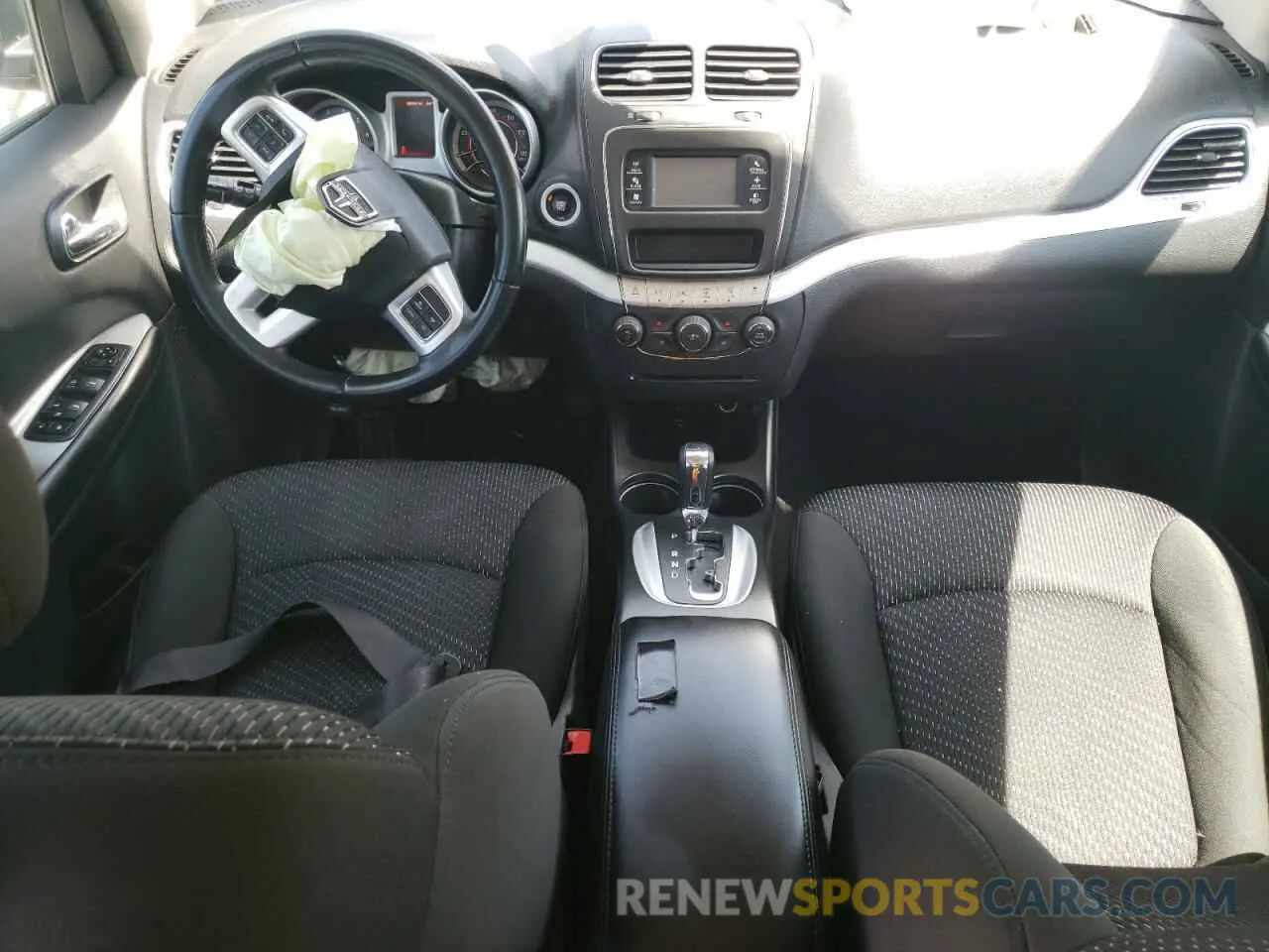 8 Photograph of a damaged car 3C4PDCBB0KT810592 DODGE JOURNEY 2019