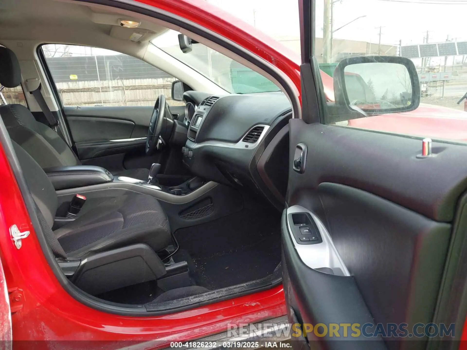 5 Photograph of a damaged car 3C4PDCBB0KT857055 DODGE JOURNEY 2019