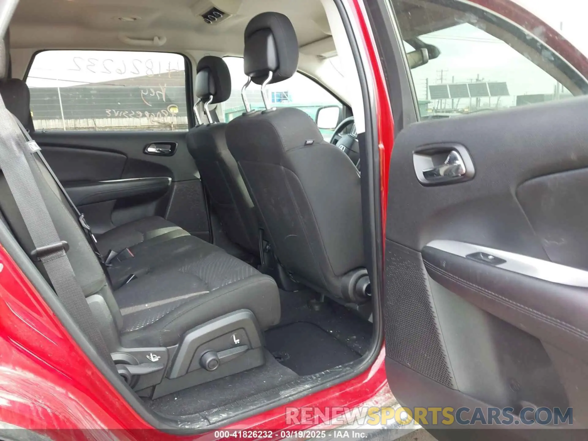 8 Photograph of a damaged car 3C4PDCBB0KT857055 DODGE JOURNEY 2019