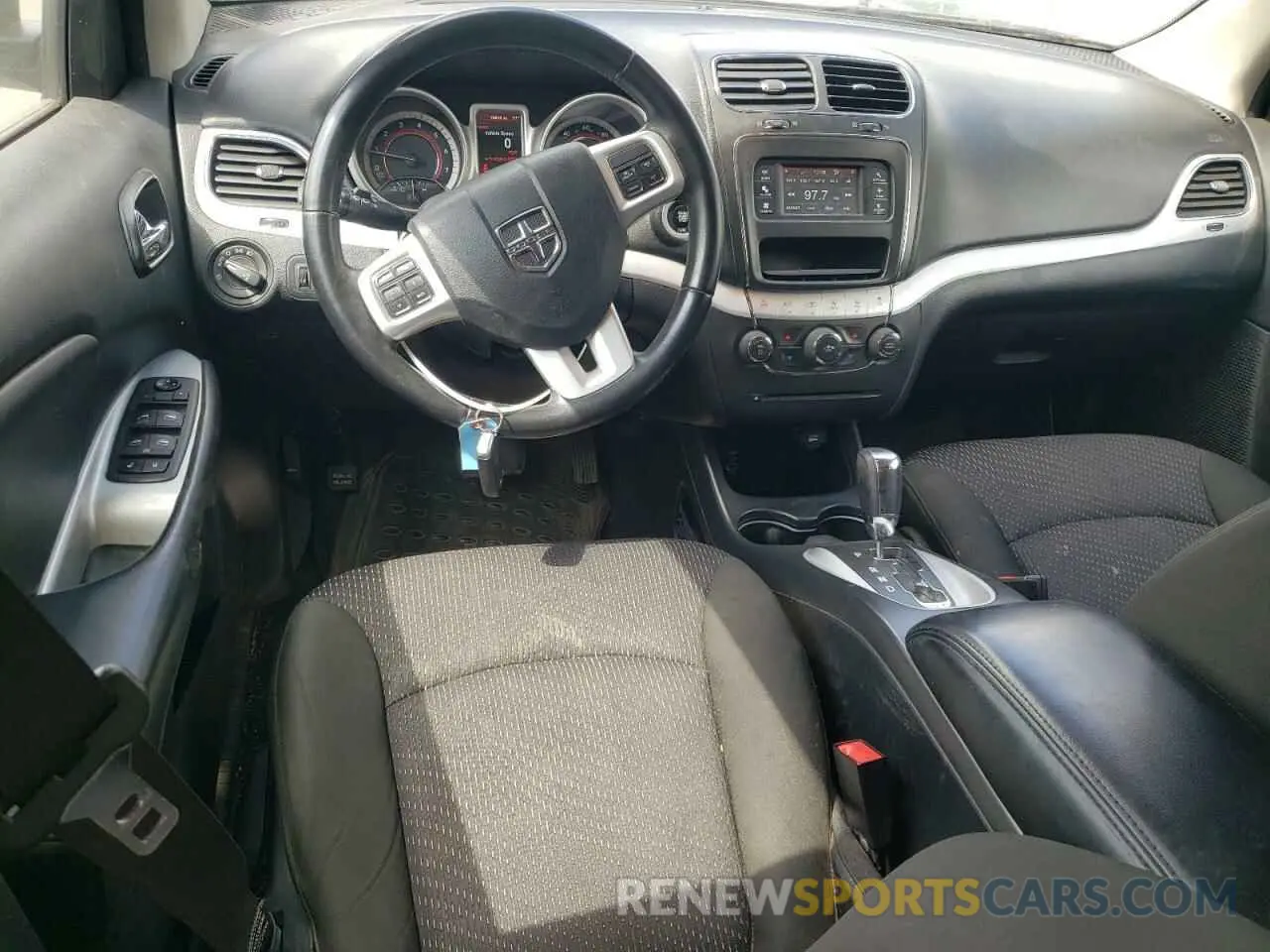 8 Photograph of a damaged car 3C4PDCBB0KT875474 DODGE JOURNEY 2019
