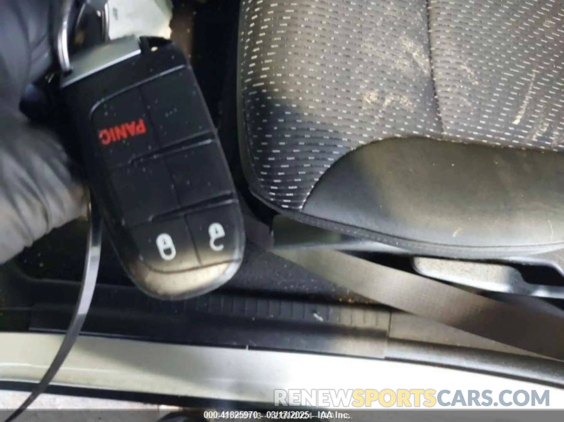 11 Photograph of a damaged car 3C4PDCBB1KT853340 DODGE JOURNEY 2019