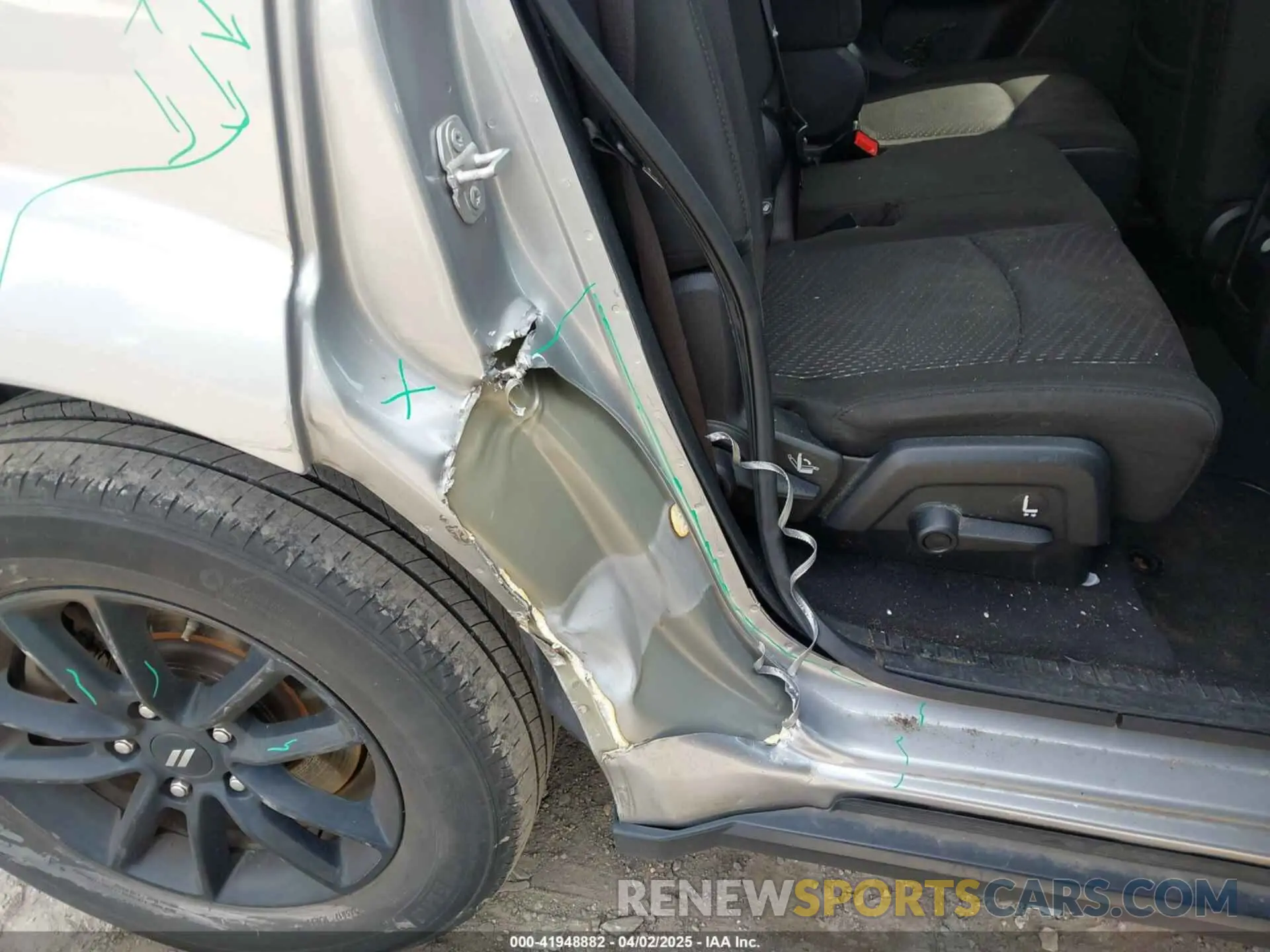 17 Photograph of a damaged car 3C4PDCBB2KT798767 DODGE JOURNEY 2019