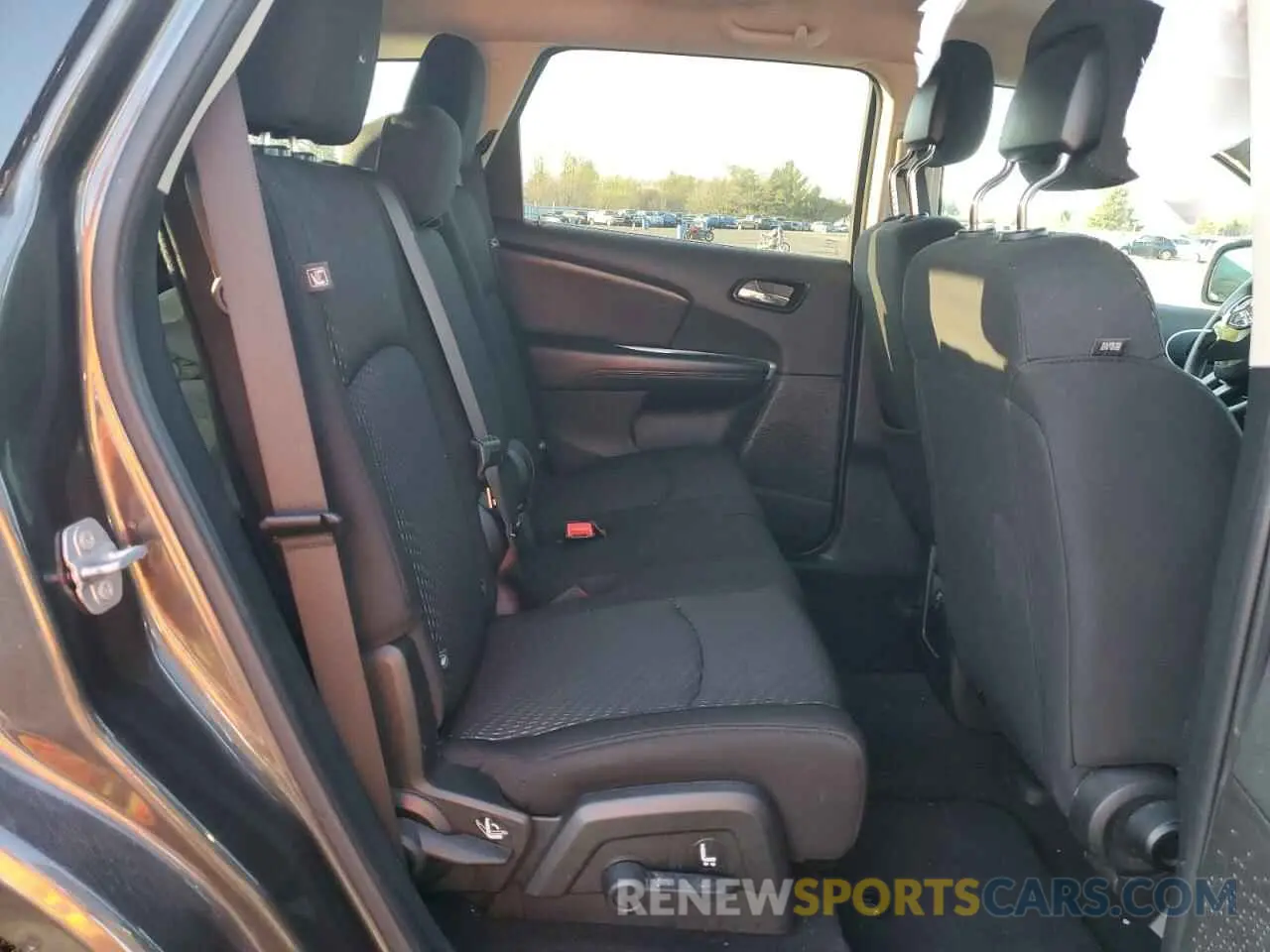 11 Photograph of a damaged car 3C4PDCBB4KT845488 DODGE JOURNEY 2019