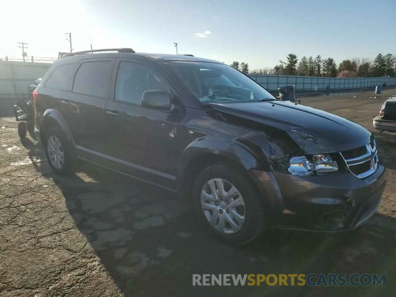 4 Photograph of a damaged car 3C4PDCBB4KT845488 DODGE JOURNEY 2019
