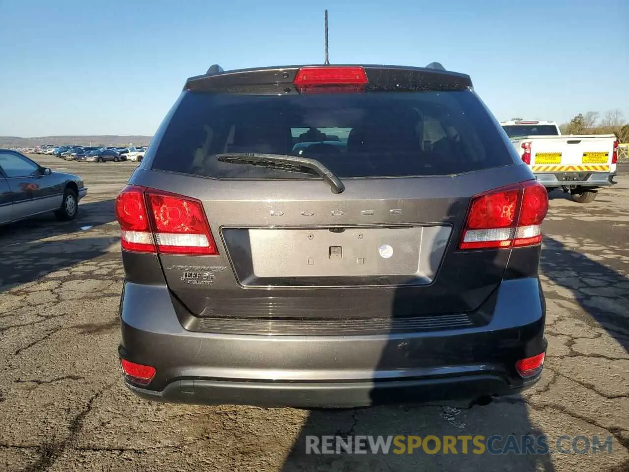 6 Photograph of a damaged car 3C4PDCBB4KT845488 DODGE JOURNEY 2019