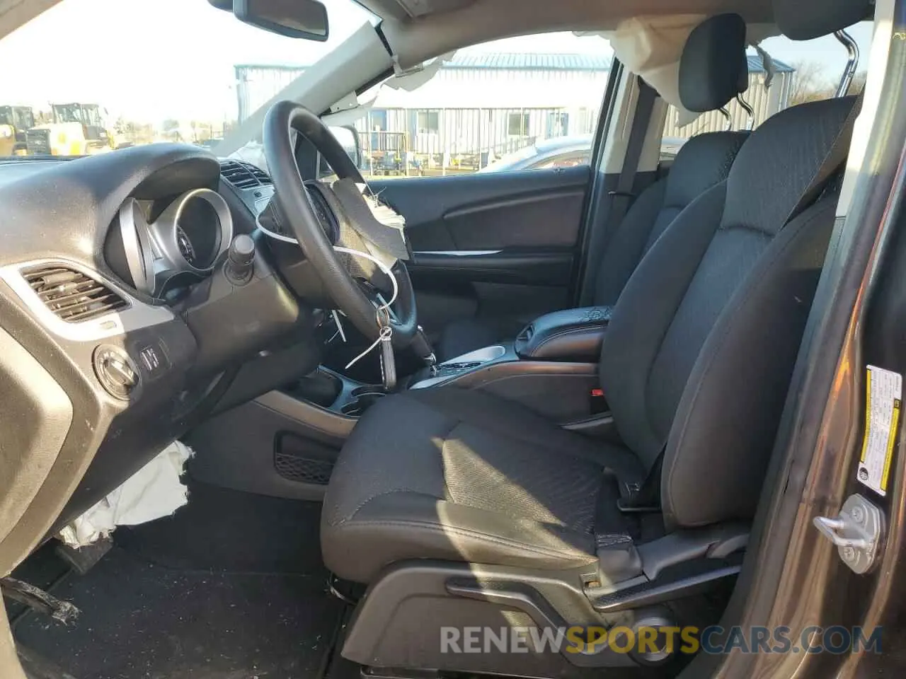 7 Photograph of a damaged car 3C4PDCBB4KT845488 DODGE JOURNEY 2019
