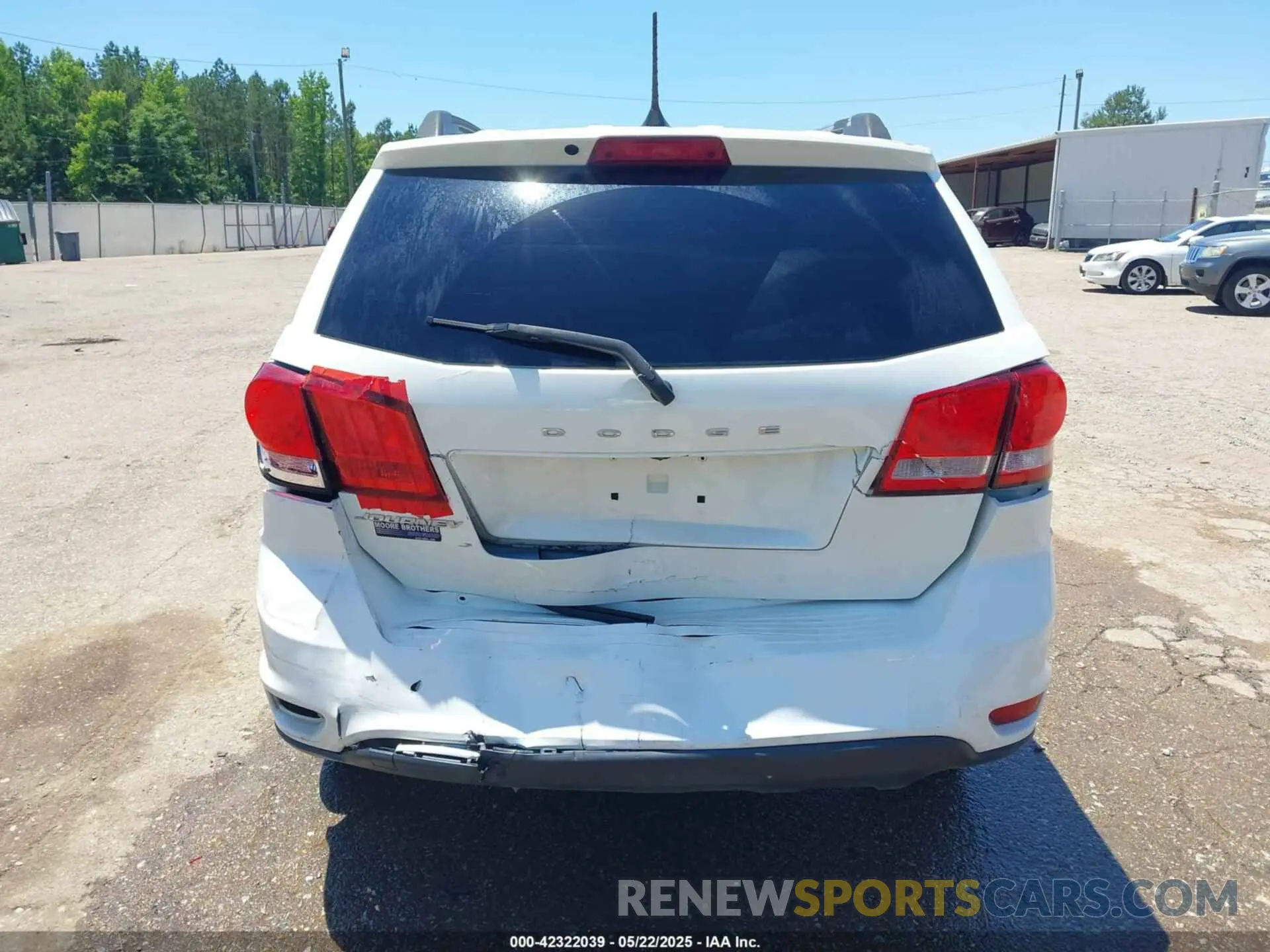 16 Photograph of a damaged car 3C4PDCBB4KT862579 DODGE JOURNEY 2019