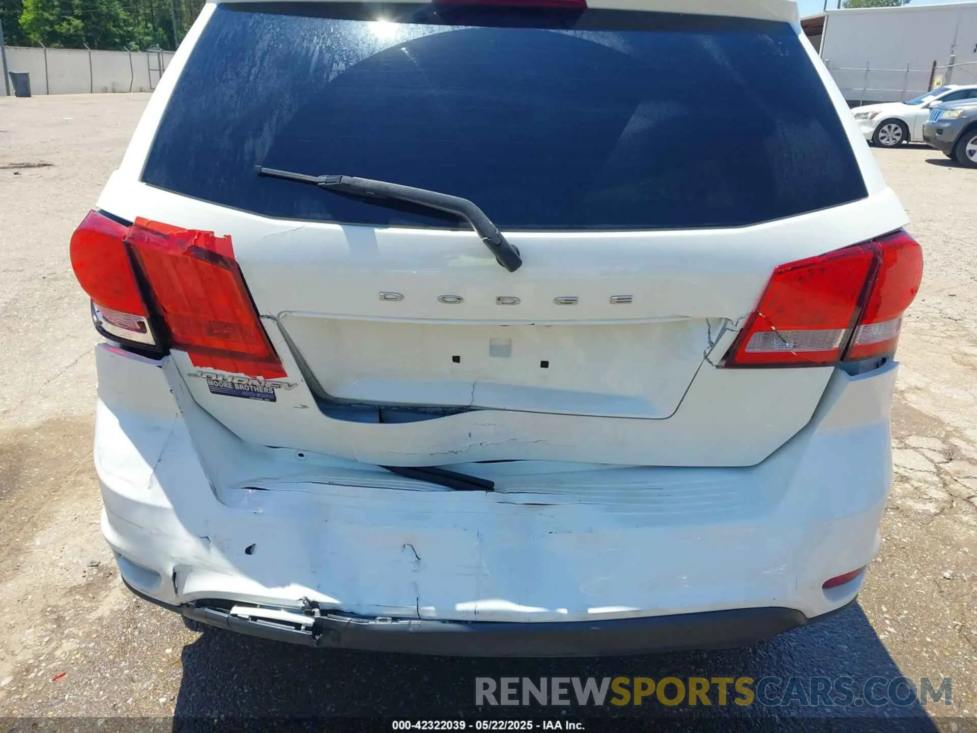 6 Photograph of a damaged car 3C4PDCBB4KT862579 DODGE JOURNEY 2019
