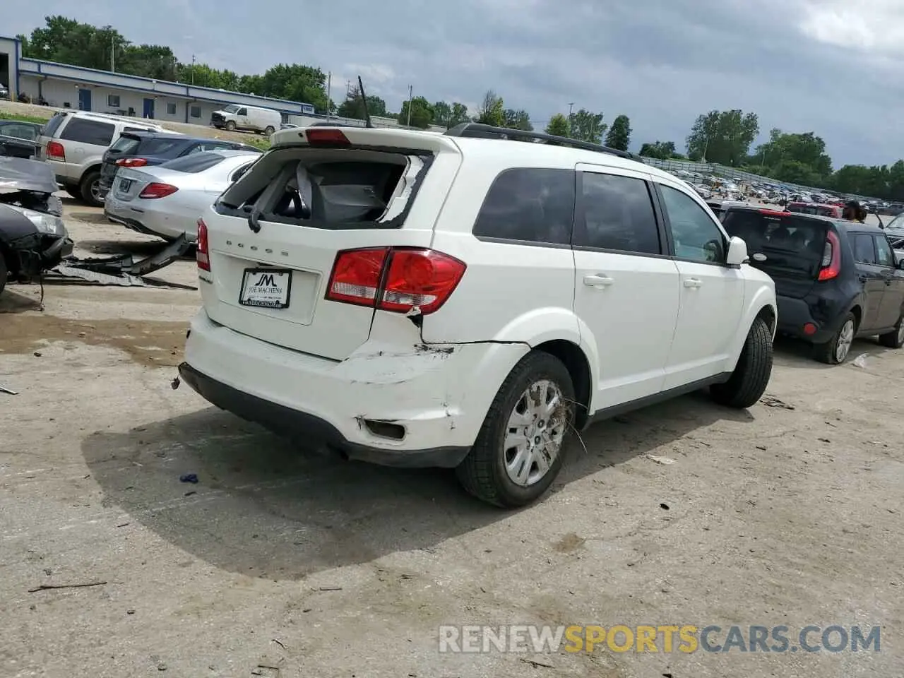3 Photograph of a damaged car 3C4PDCBB5KT821359 DODGE JOURNEY 2019