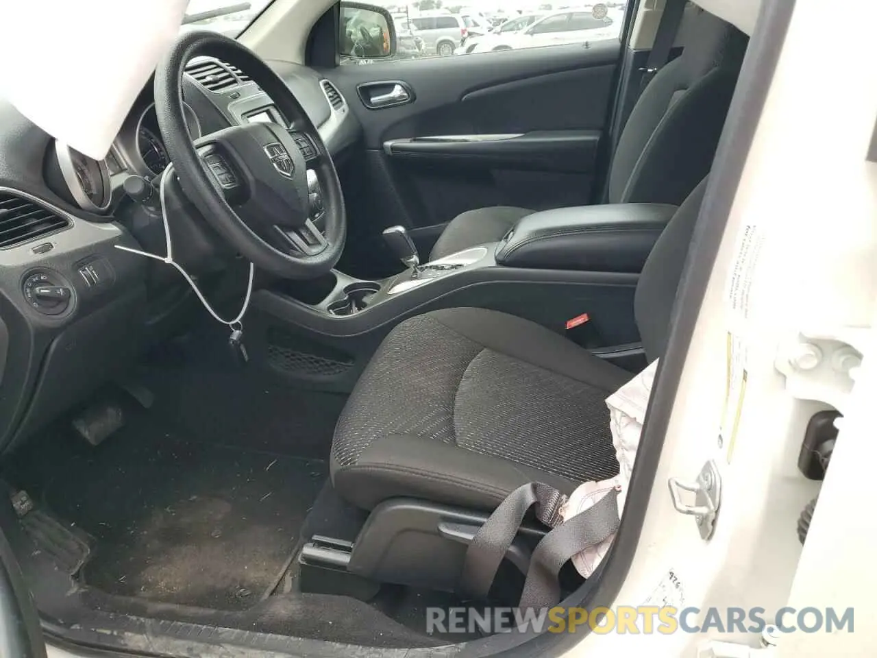 7 Photograph of a damaged car 3C4PDCBB5KT821359 DODGE JOURNEY 2019