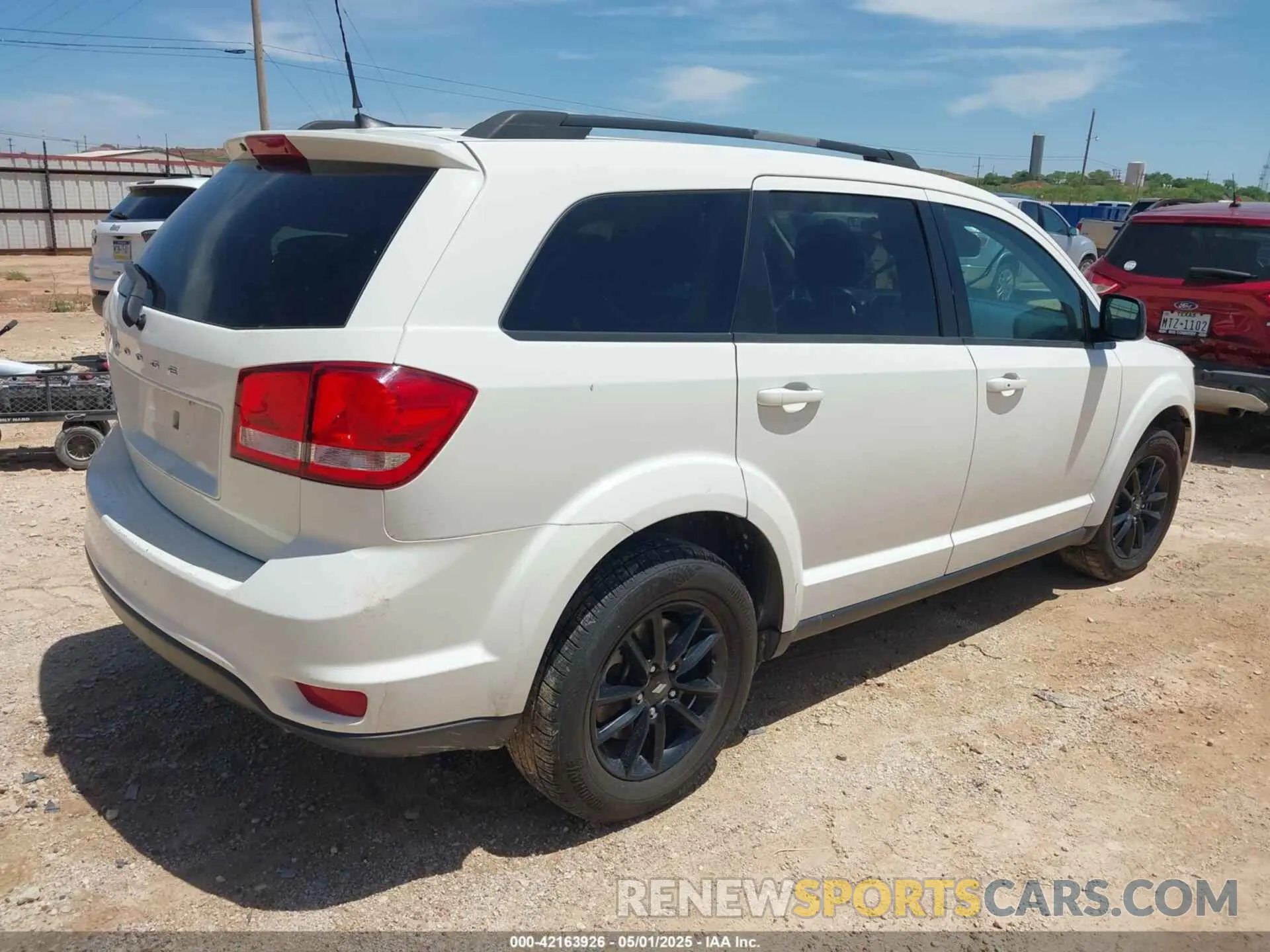 4 Photograph of a damaged car 3C4PDCBB5KT856936 DODGE JOURNEY 2019