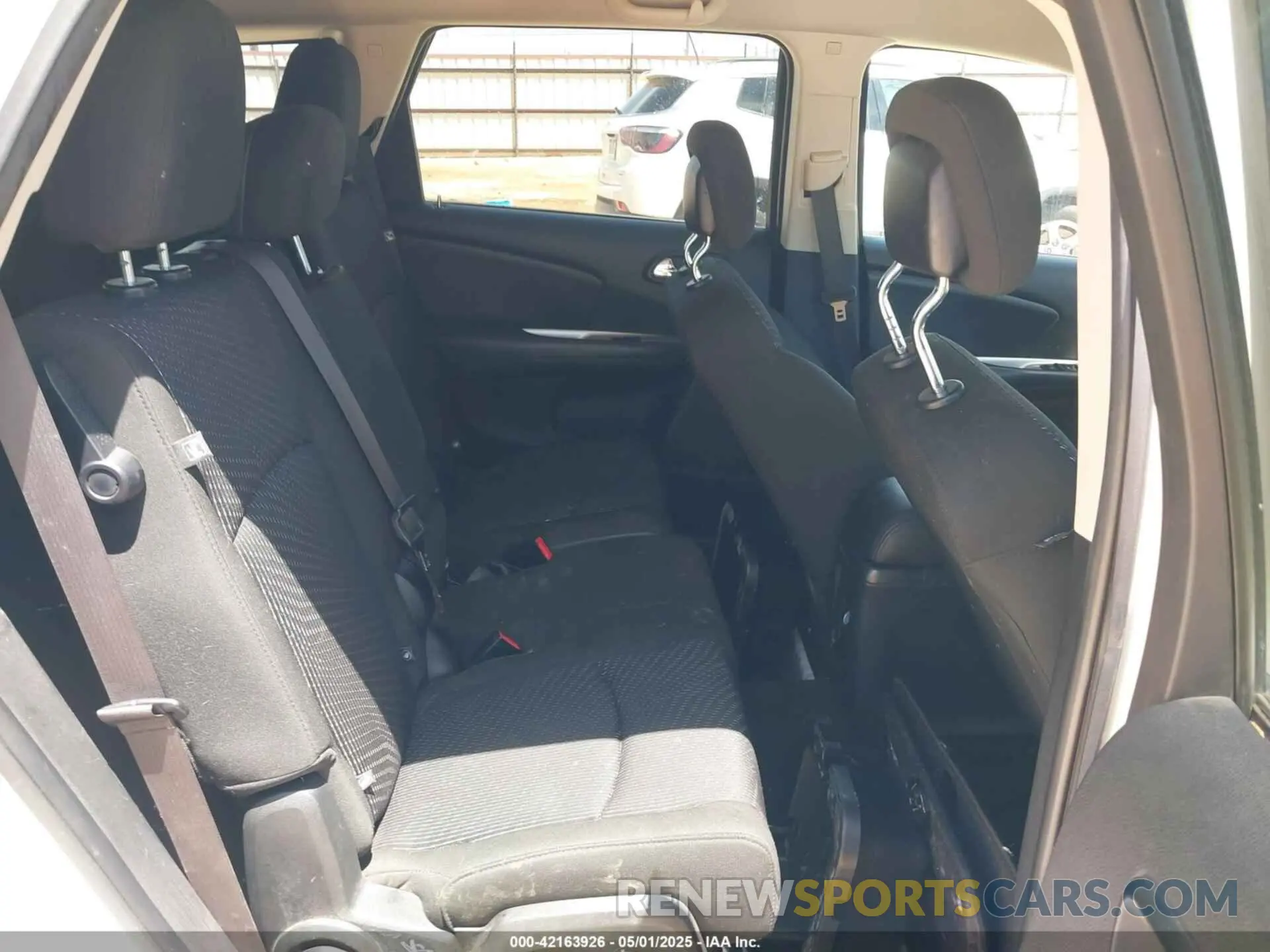8 Photograph of a damaged car 3C4PDCBB5KT856936 DODGE JOURNEY 2019