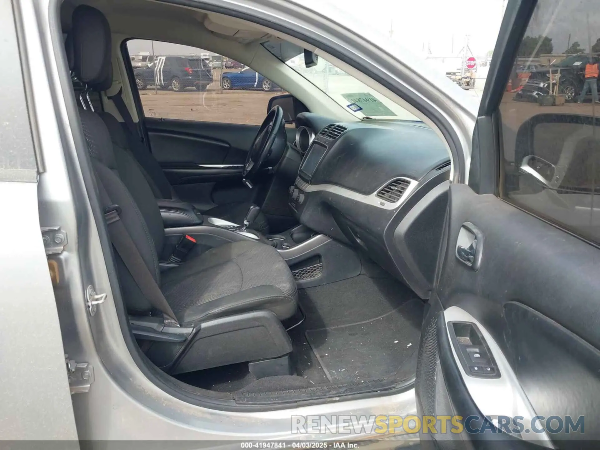5 Photograph of a damaged car 3C4PDCBB5KT861358 DODGE JOURNEY 2019