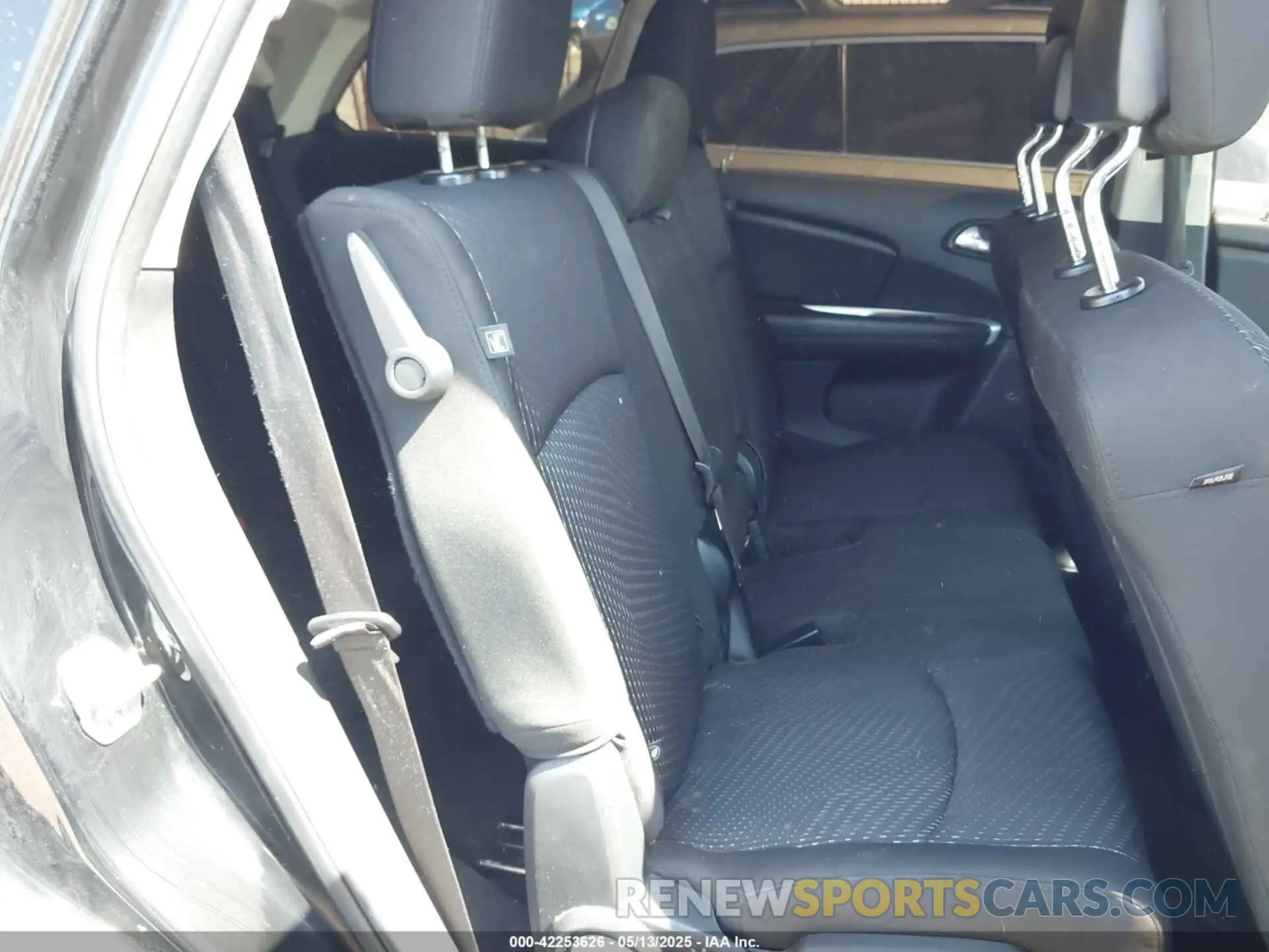 8 Photograph of a damaged car 3C4PDCBB5KT870934 DODGE JOURNEY 2019