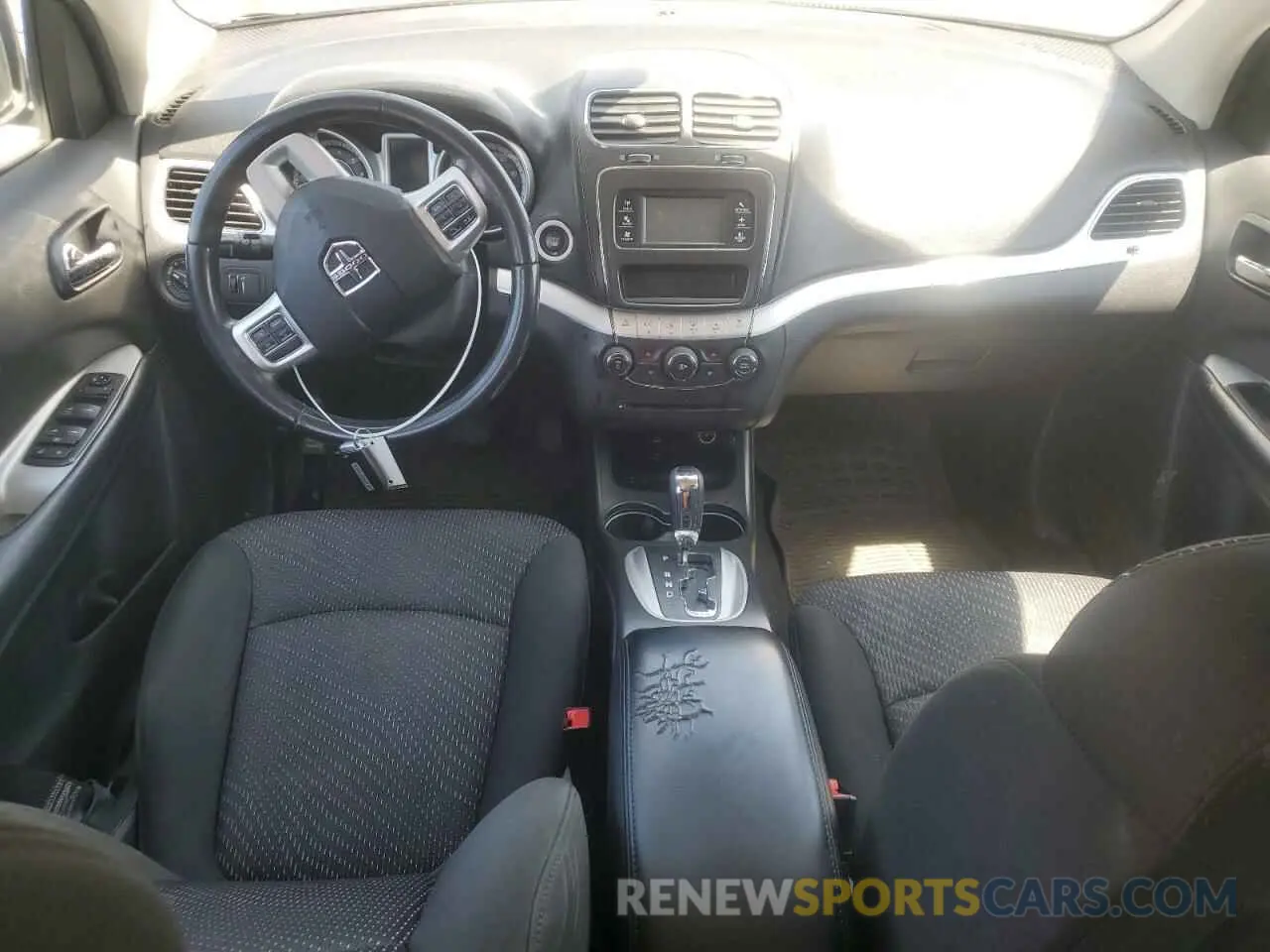8 Photograph of a damaged car 3C4PDCBB6KT837618 DODGE JOURNEY 2019