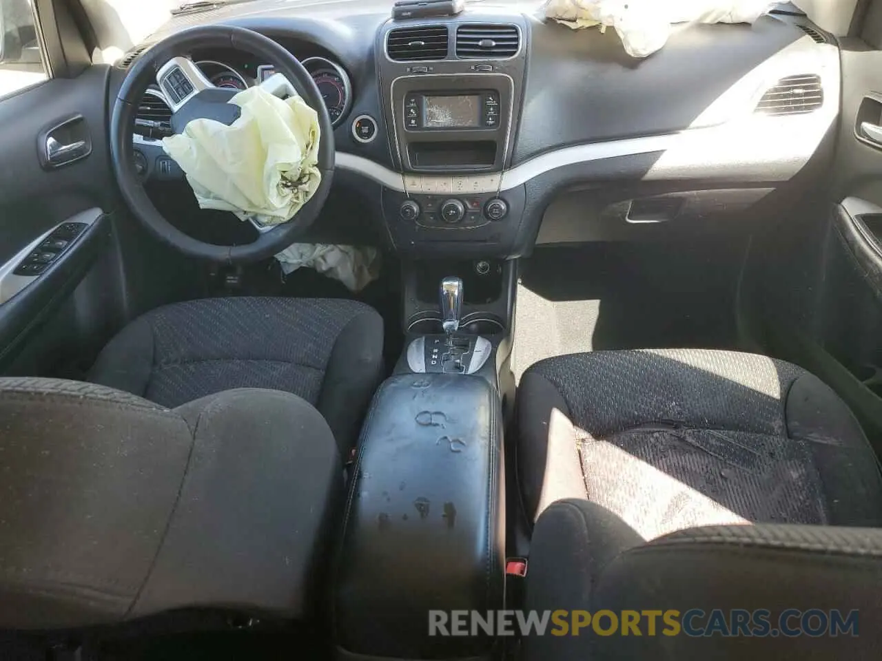 8 Photograph of a damaged car 3C4PDCBB7KT718704 DODGE JOURNEY 2019