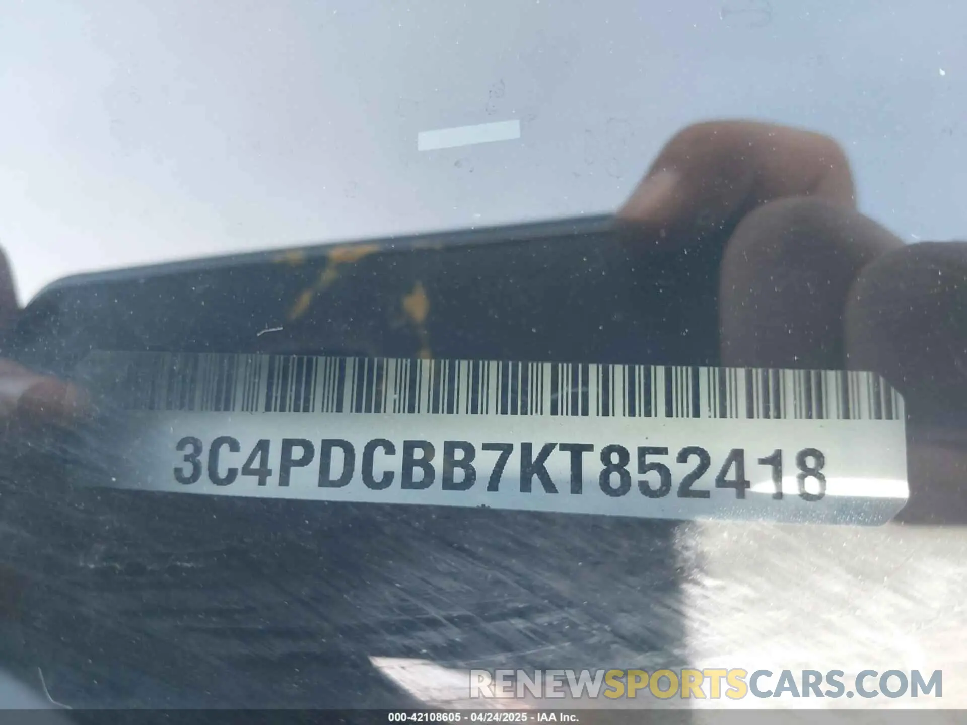 9 Photograph of a damaged car 3C4PDCBB7KT852418 DODGE JOURNEY 2019
