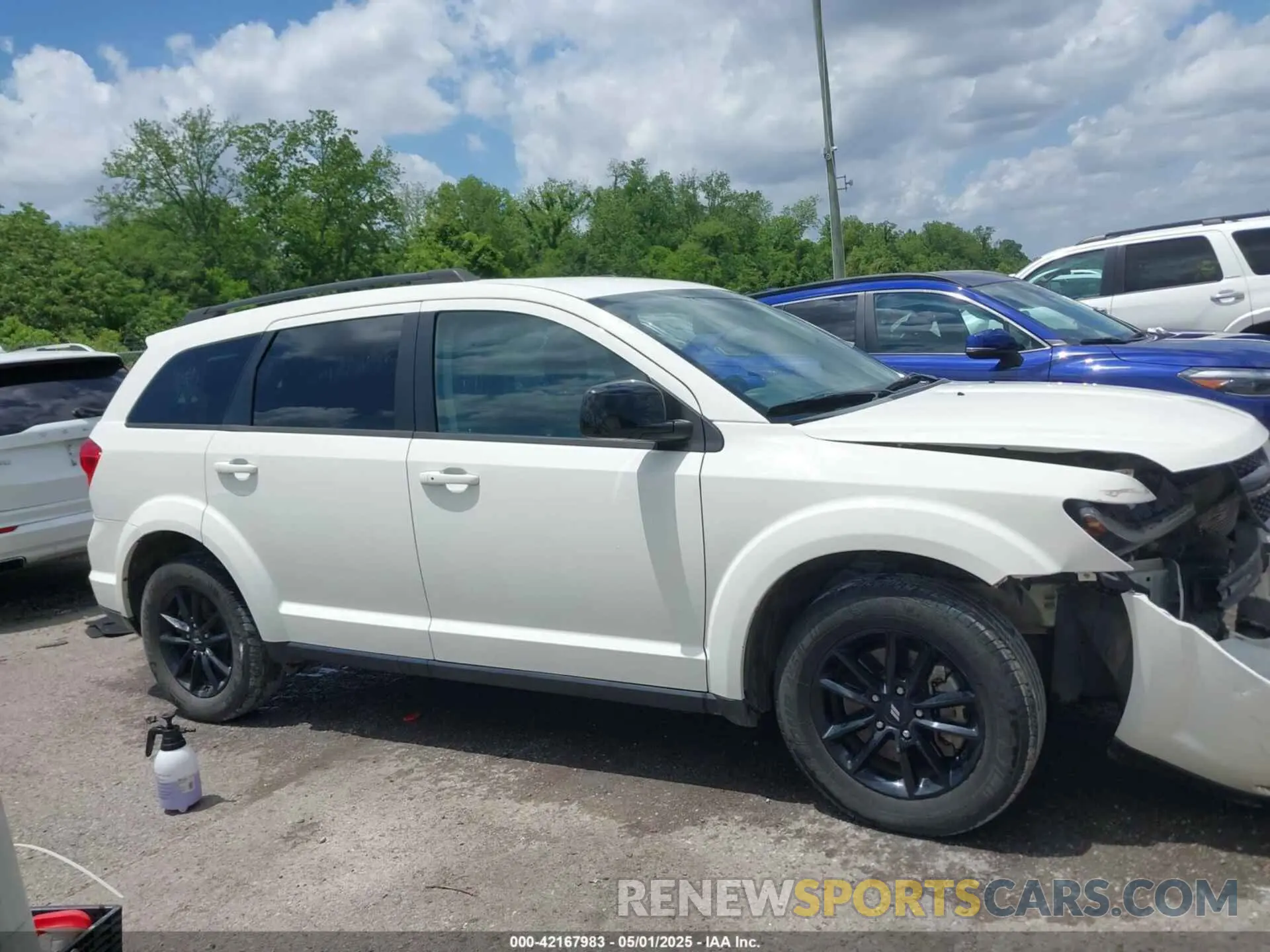 13 Photograph of a damaged car 3C4PDCBB8KT804717 DODGE JOURNEY 2019
