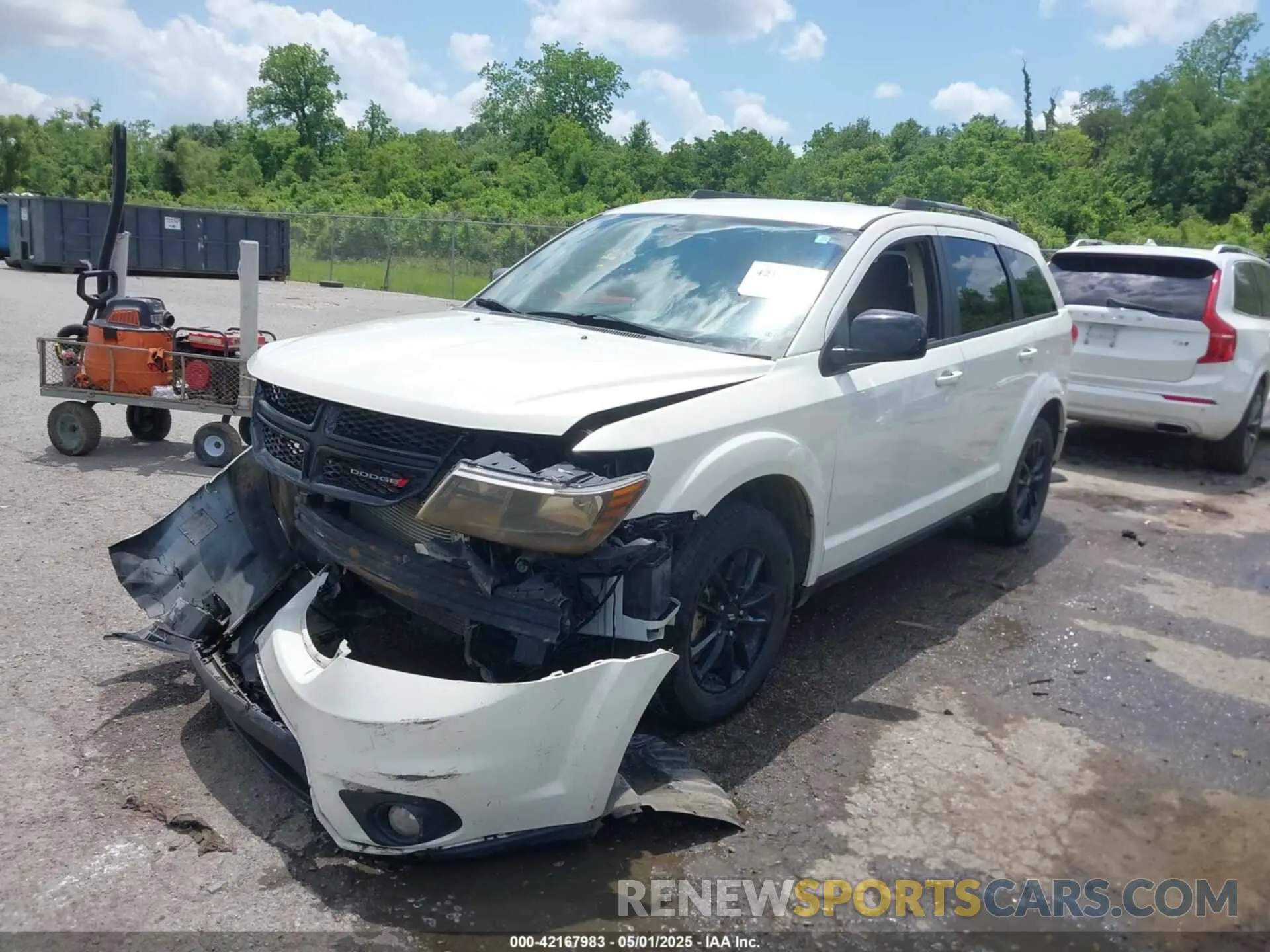 2 Photograph of a damaged car 3C4PDCBB8KT804717 DODGE JOURNEY 2019