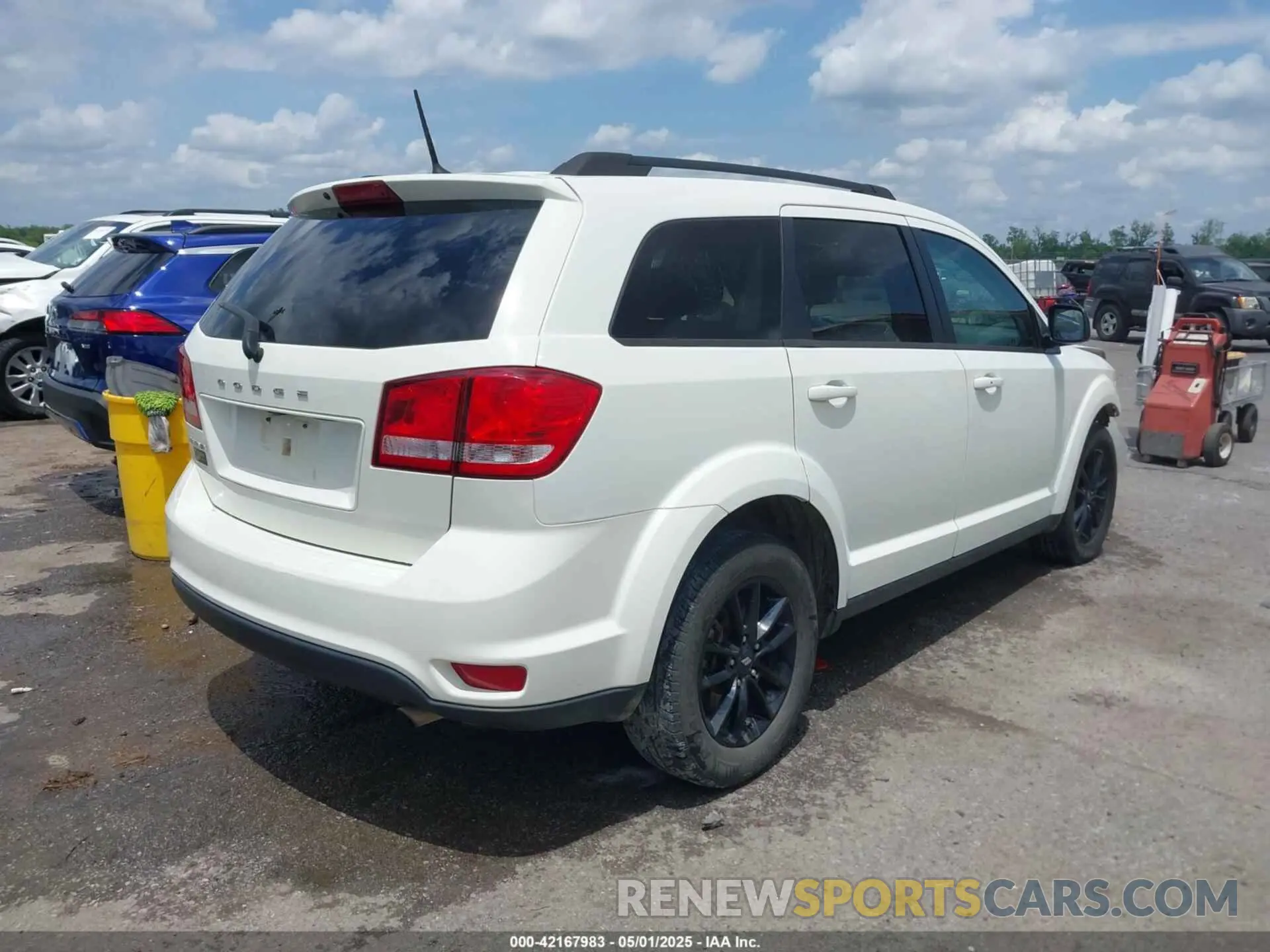 4 Photograph of a damaged car 3C4PDCBB8KT804717 DODGE JOURNEY 2019