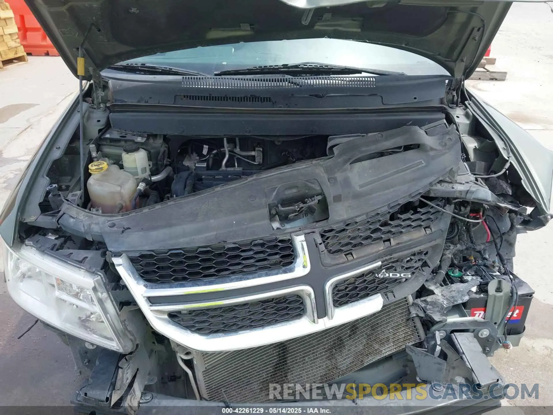 10 Photograph of a damaged car 3C4PDCBB8KT821212 DODGE JOURNEY 2019