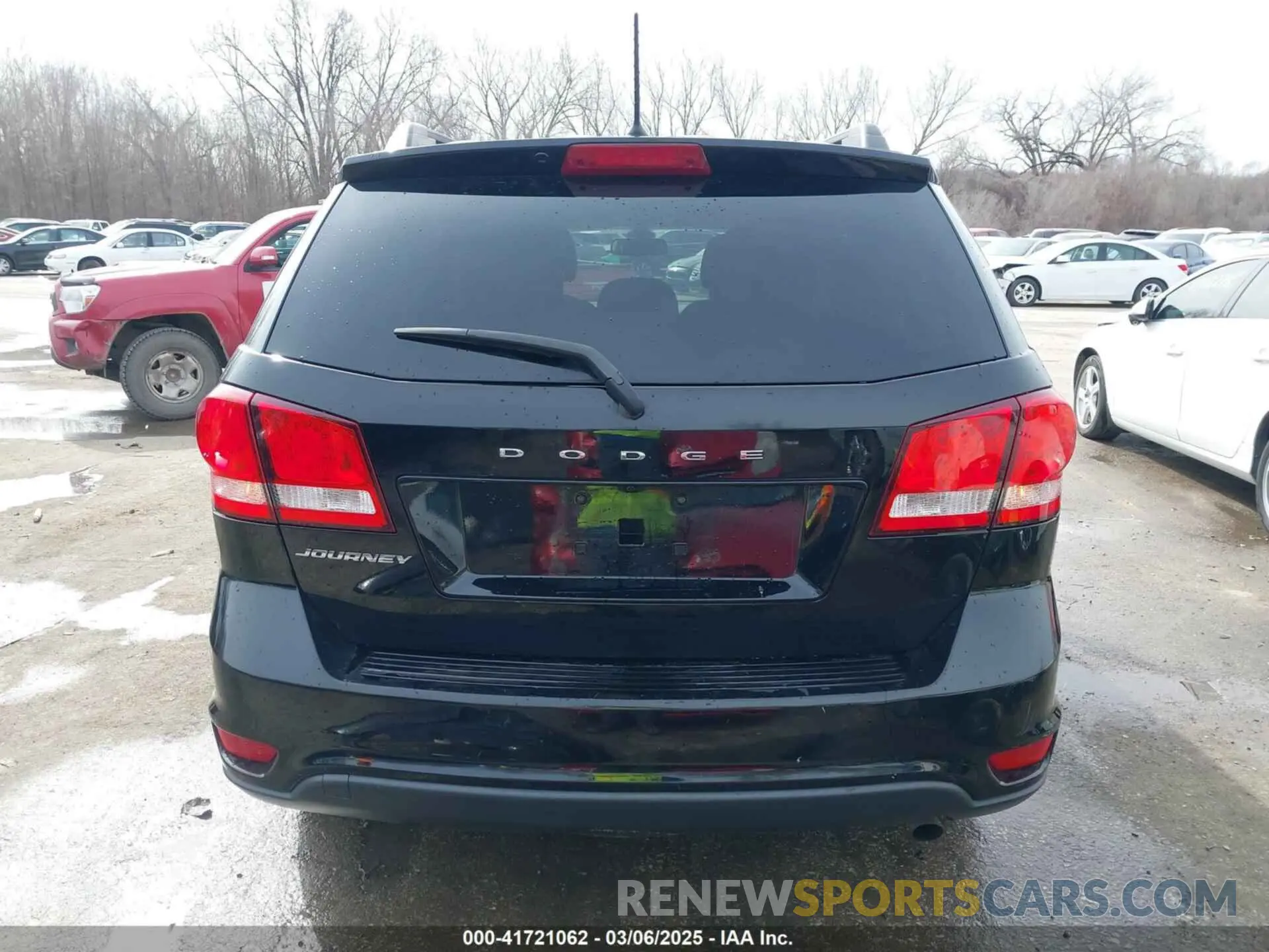 17 Photograph of a damaged car 3C4PDCBB8KT844800 DODGE JOURNEY 2019