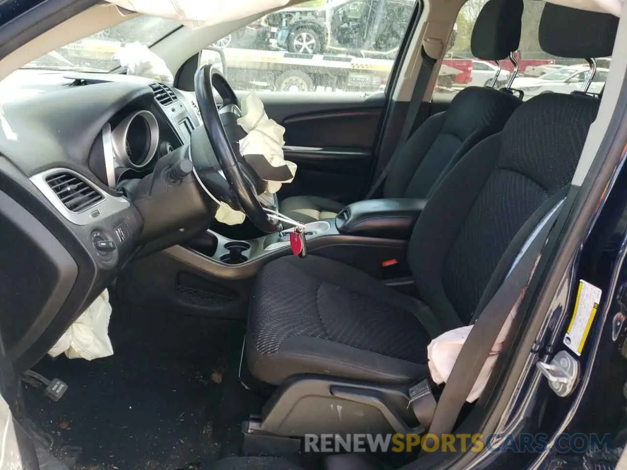 7 Photograph of a damaged car 3C4PDCBB8KT864738 DODGE JOURNEY 2019