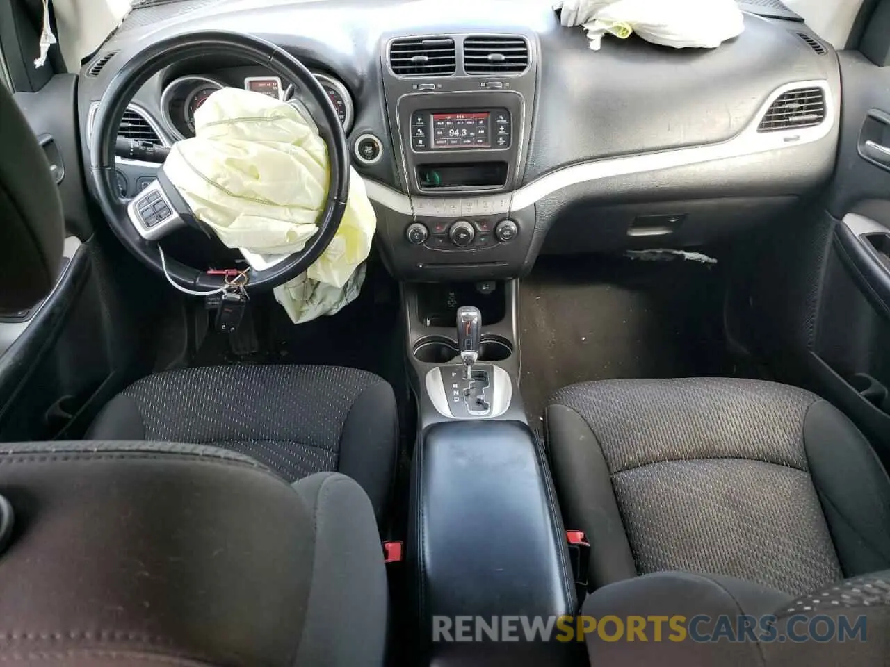 8 Photograph of a damaged car 3C4PDCBB8KT864738 DODGE JOURNEY 2019