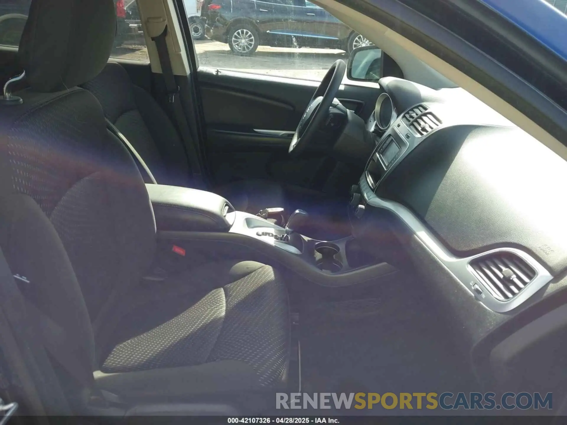 5 Photograph of a damaged car 3C4PDCBB9KT731969 DODGE JOURNEY 2019