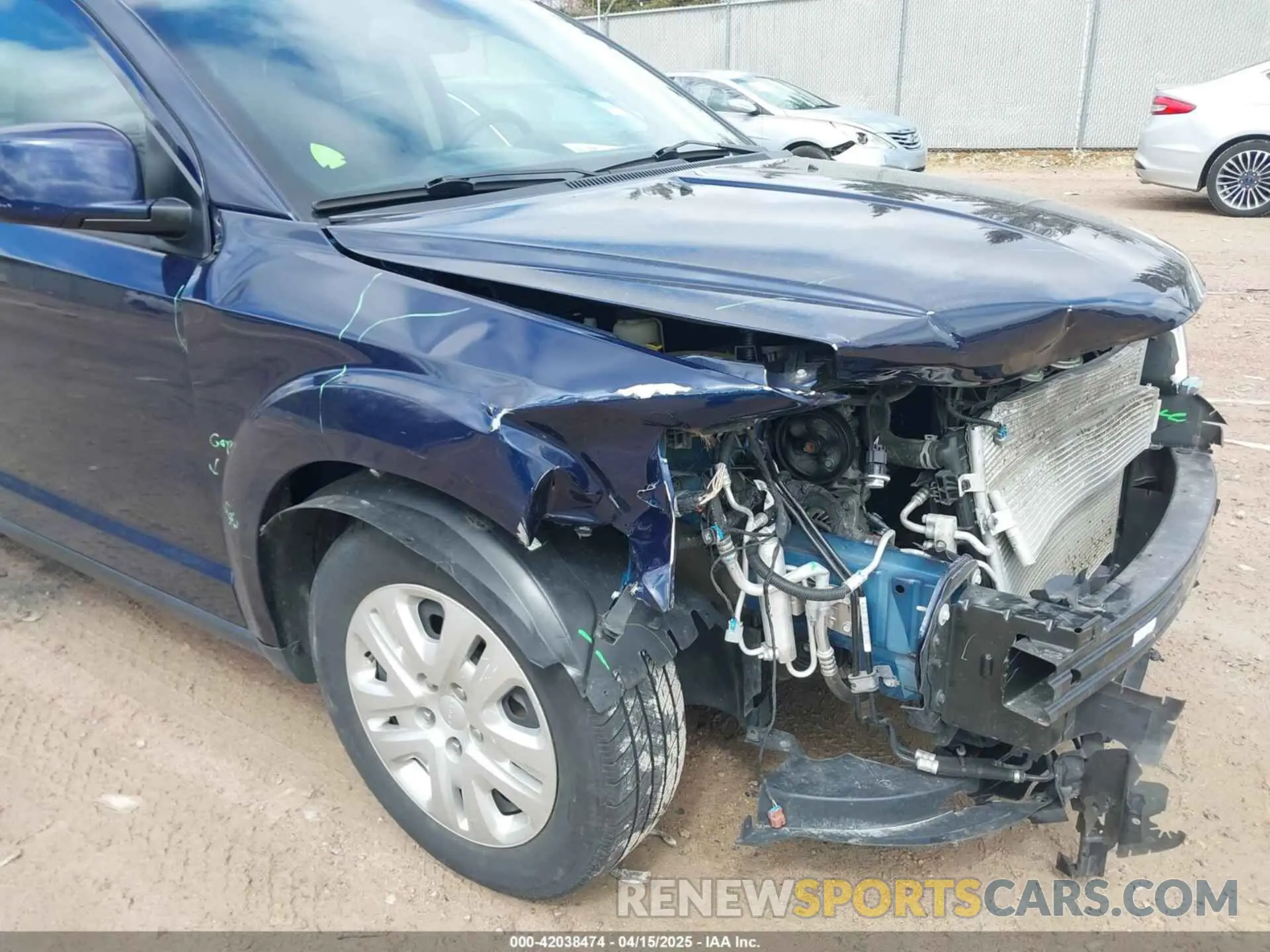17 Photograph of a damaged car 3C4PDCBBXKT707700 DODGE JOURNEY 2019