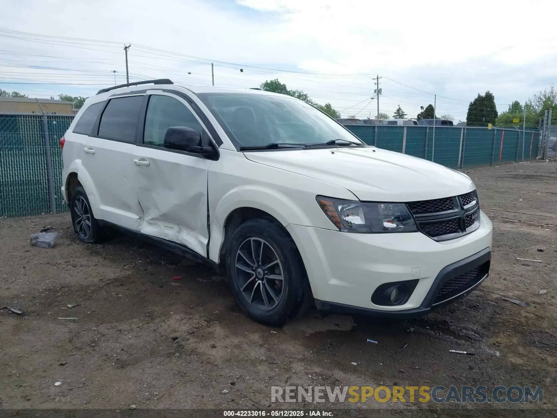 1 Photograph of a damaged car 3C4PDCBBXKT738042 DODGE JOURNEY 2019