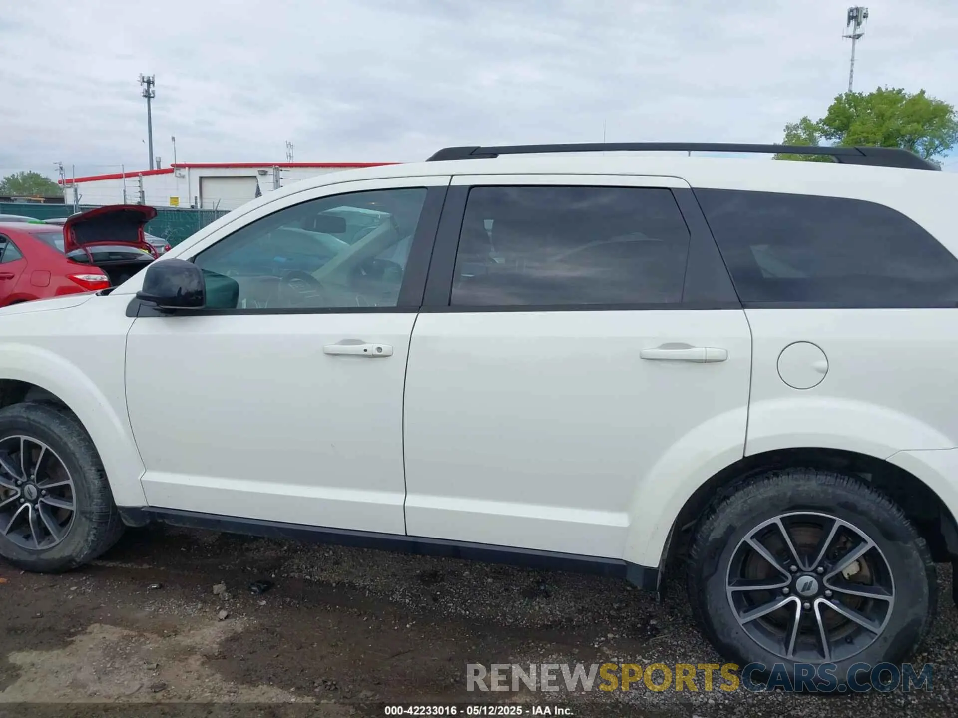 14 Photograph of a damaged car 3C4PDCBBXKT738042 DODGE JOURNEY 2019