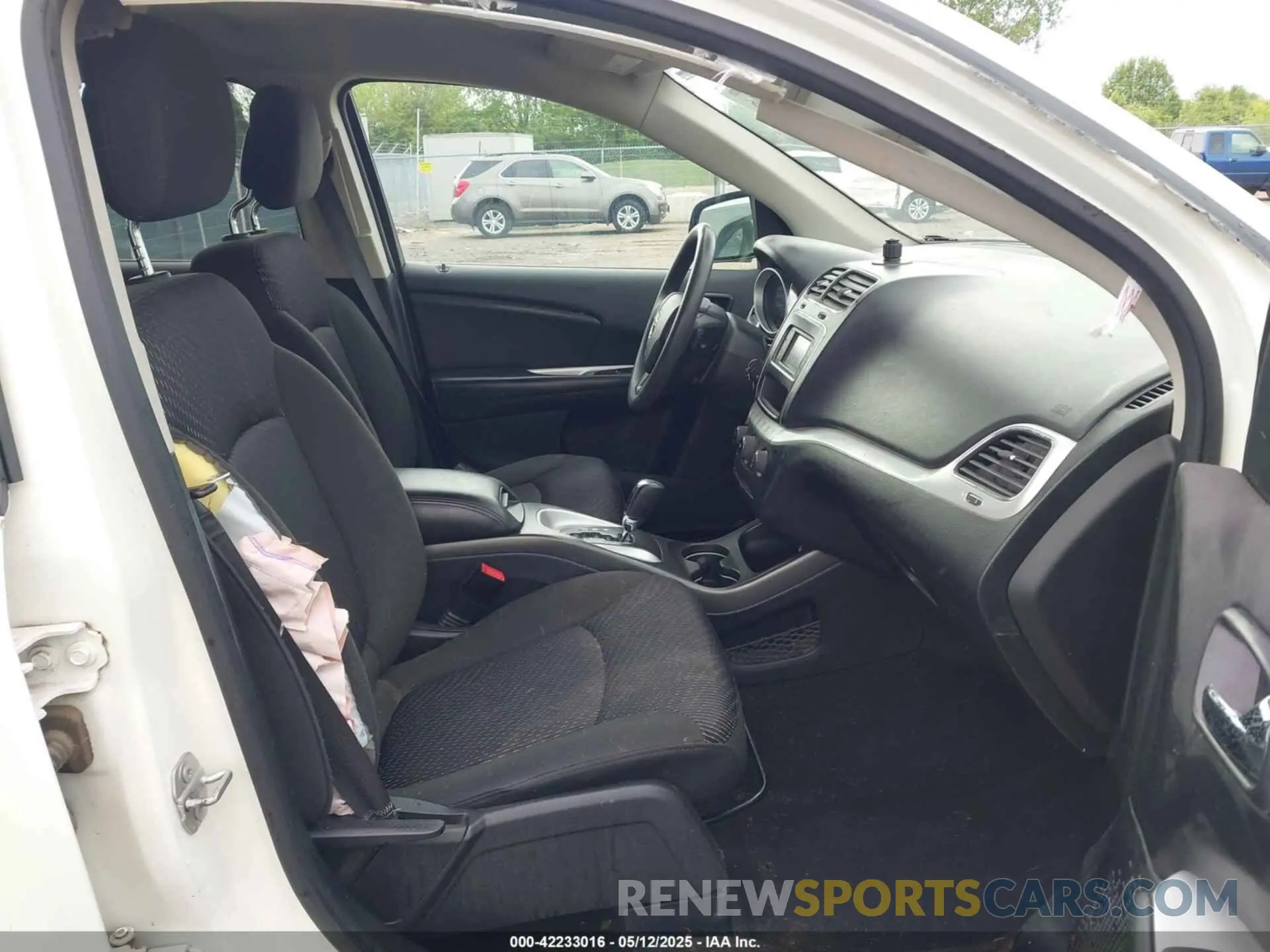 5 Photograph of a damaged car 3C4PDCBBXKT738042 DODGE JOURNEY 2019