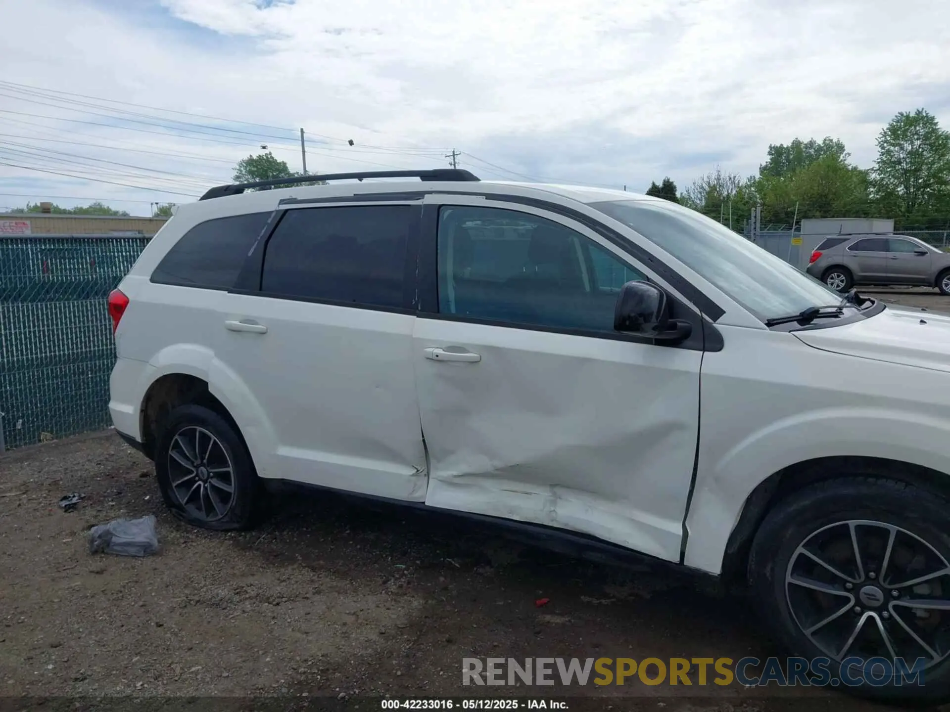6 Photograph of a damaged car 3C4PDCBBXKT738042 DODGE JOURNEY 2019