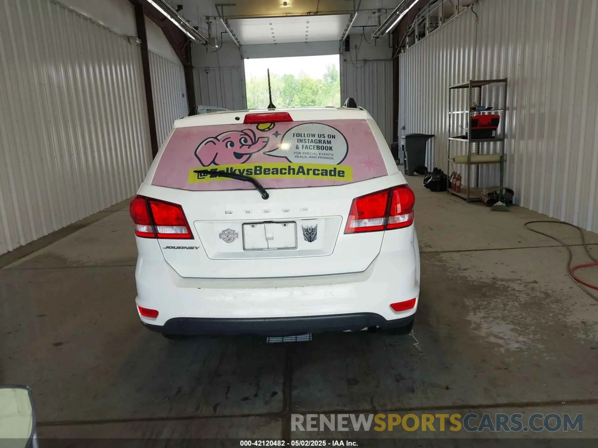 16 Photograph of a damaged car 3C4PDCBBXKT835029 DODGE JOURNEY 2019