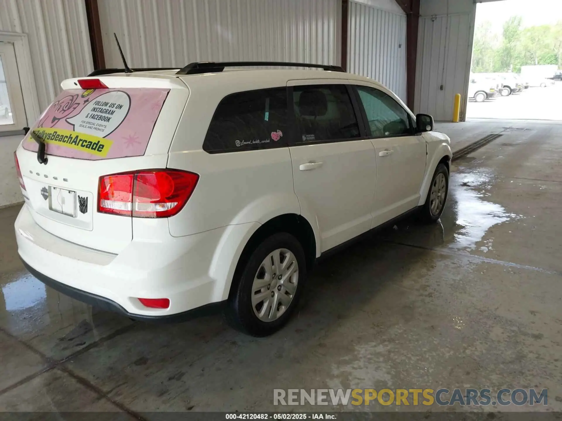 4 Photograph of a damaged car 3C4PDCBBXKT835029 DODGE JOURNEY 2019