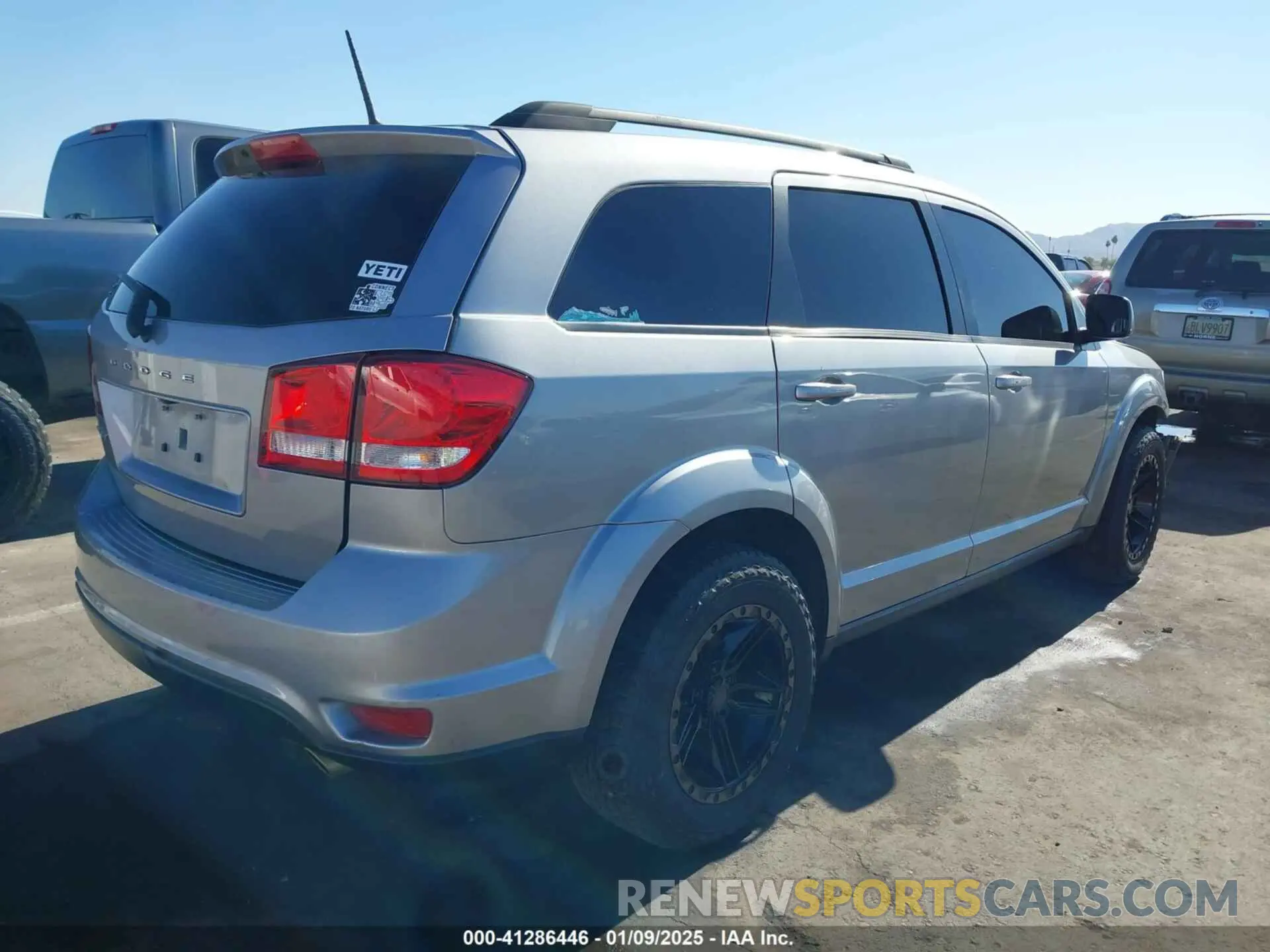 4 Photograph of a damaged car 3C4PDCBG0KT701223 DODGE JOURNEY 2019