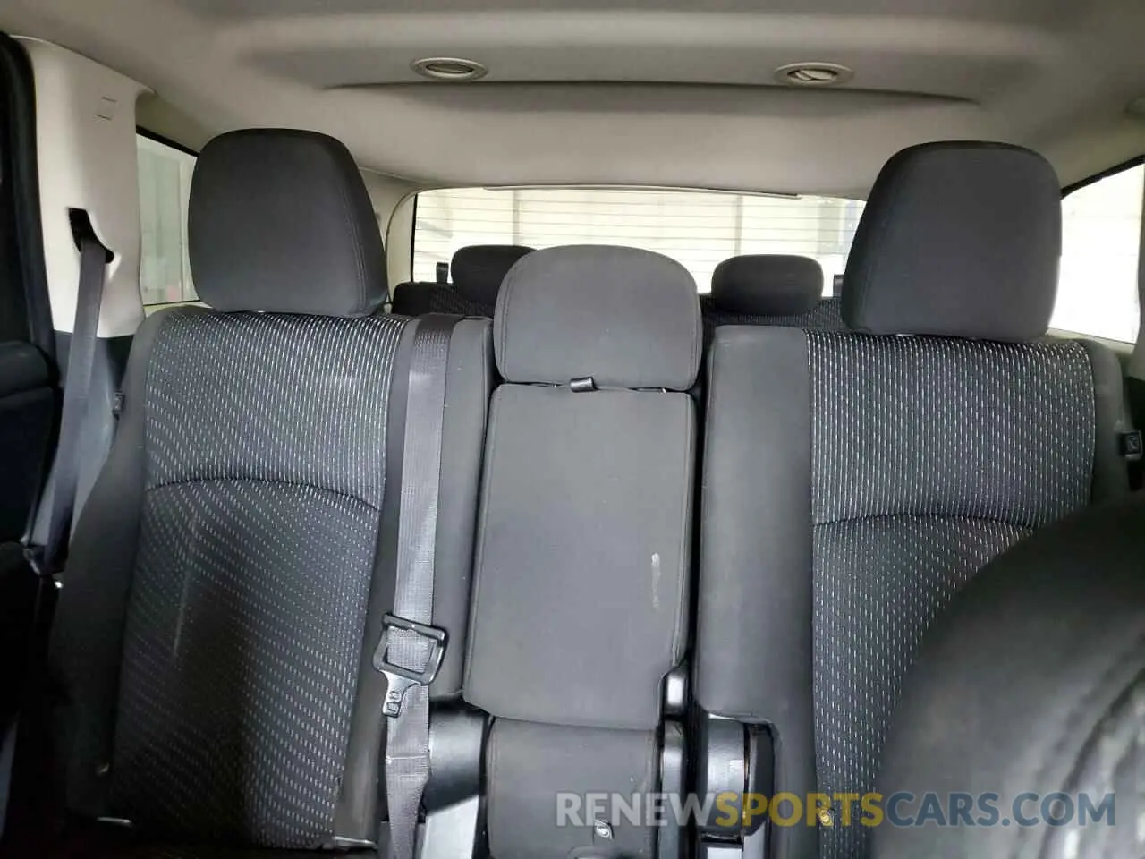 10 Photograph of a damaged car 3C4PDCBG1KT737969 DODGE JOURNEY 2019