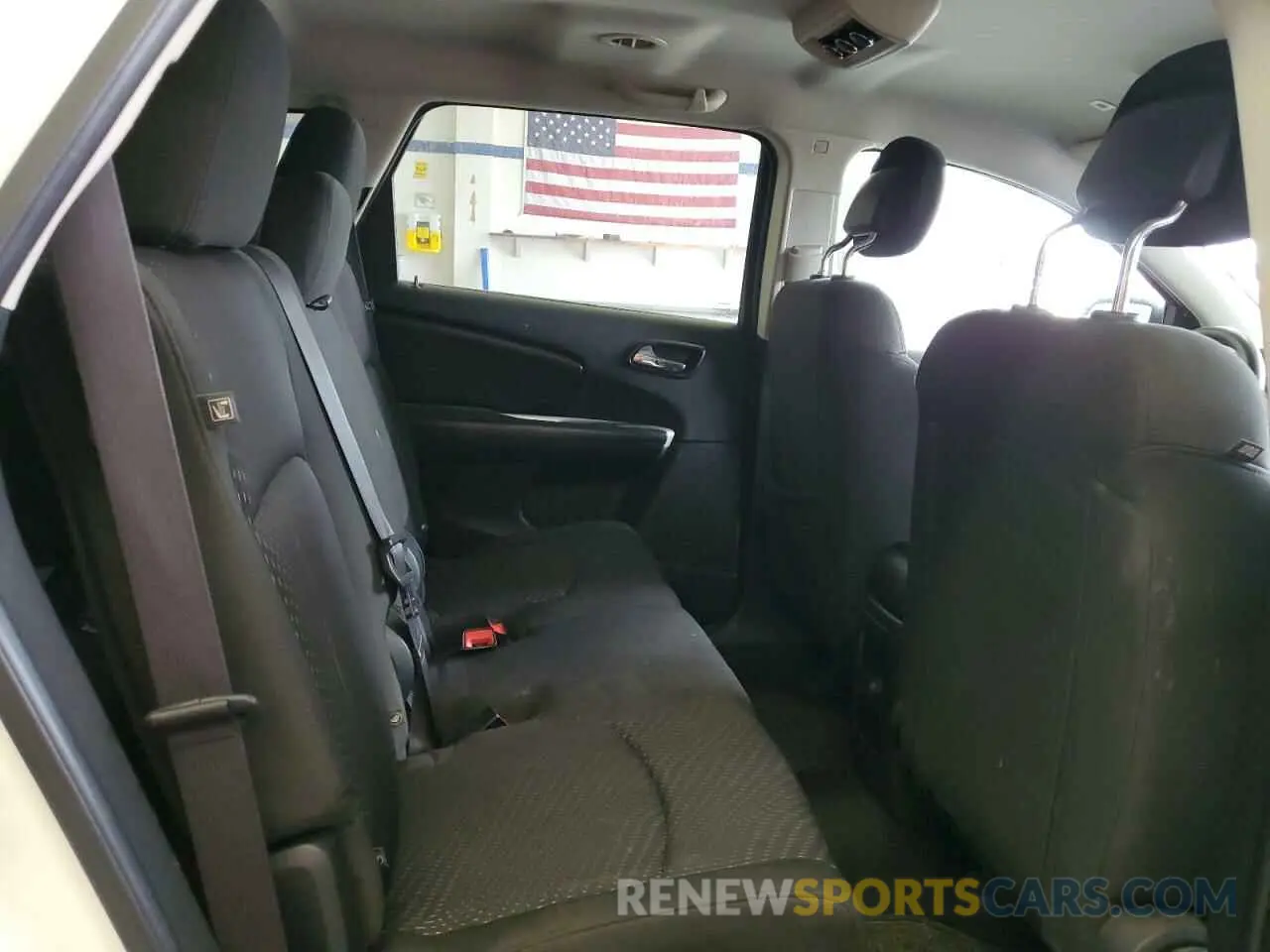 11 Photograph of a damaged car 3C4PDCBG1KT737969 DODGE JOURNEY 2019