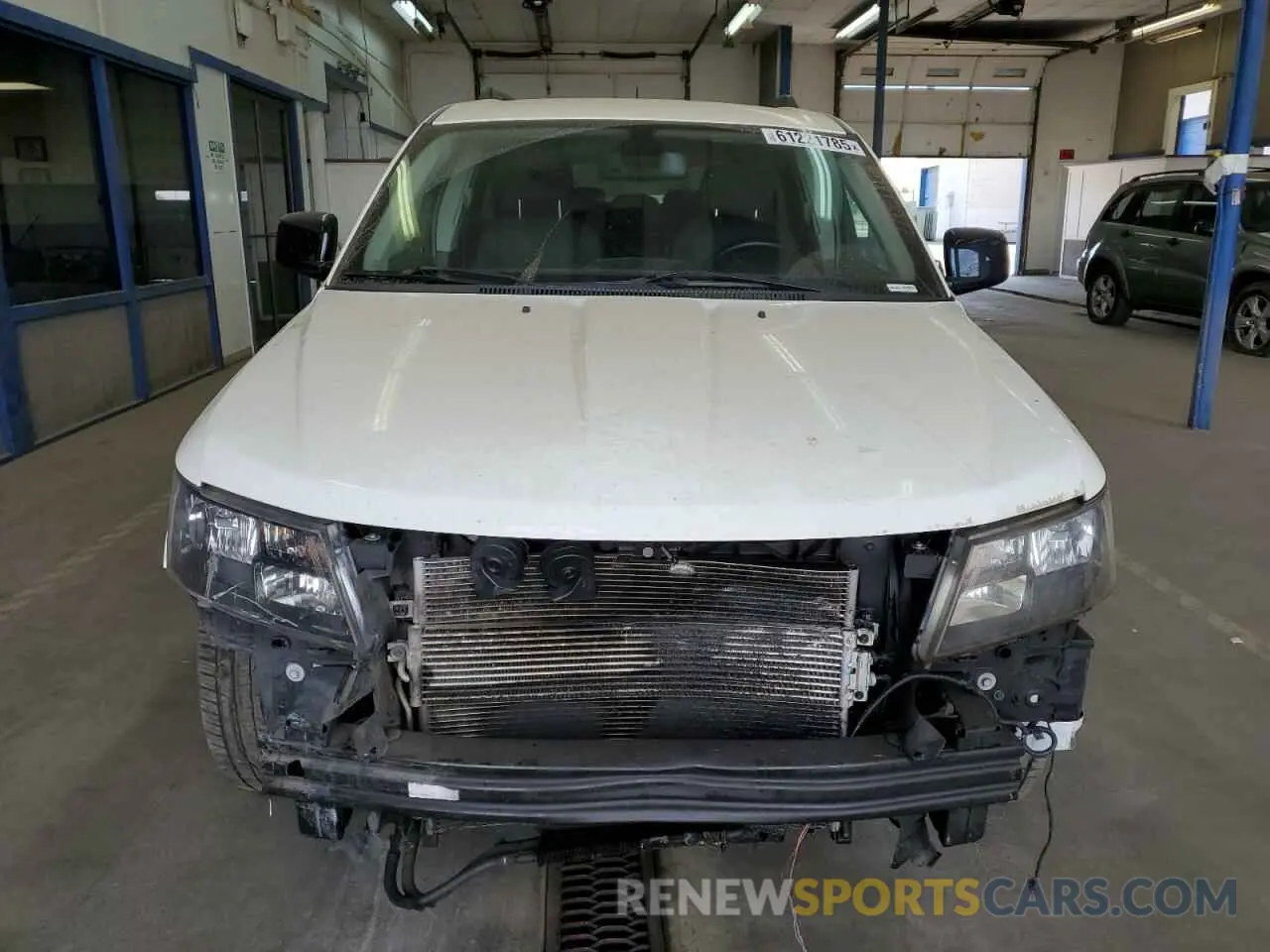 5 Photograph of a damaged car 3C4PDCBG1KT737969 DODGE JOURNEY 2019