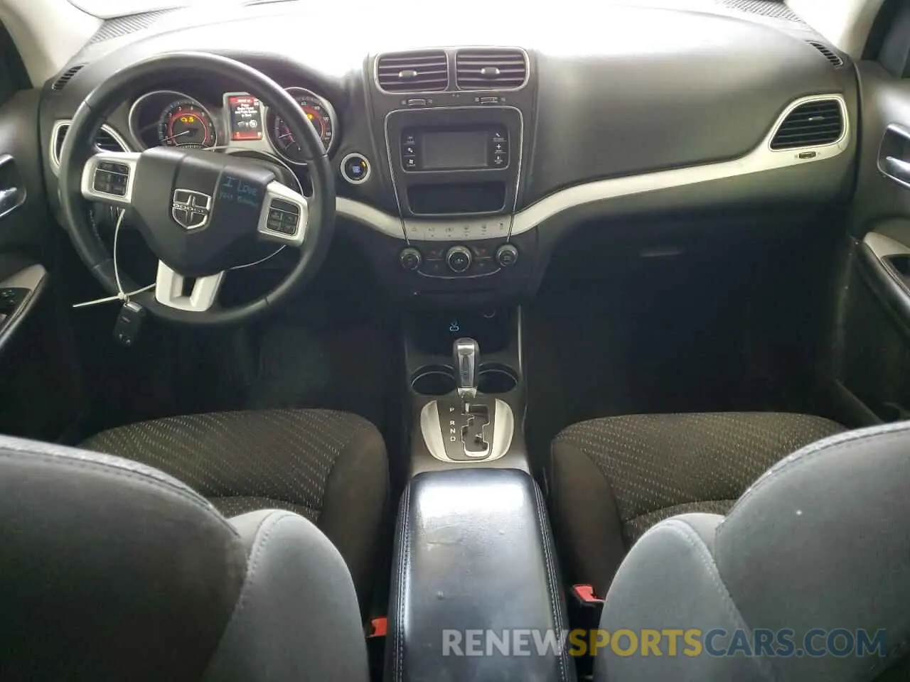 8 Photograph of a damaged car 3C4PDCBG1KT737969 DODGE JOURNEY 2019